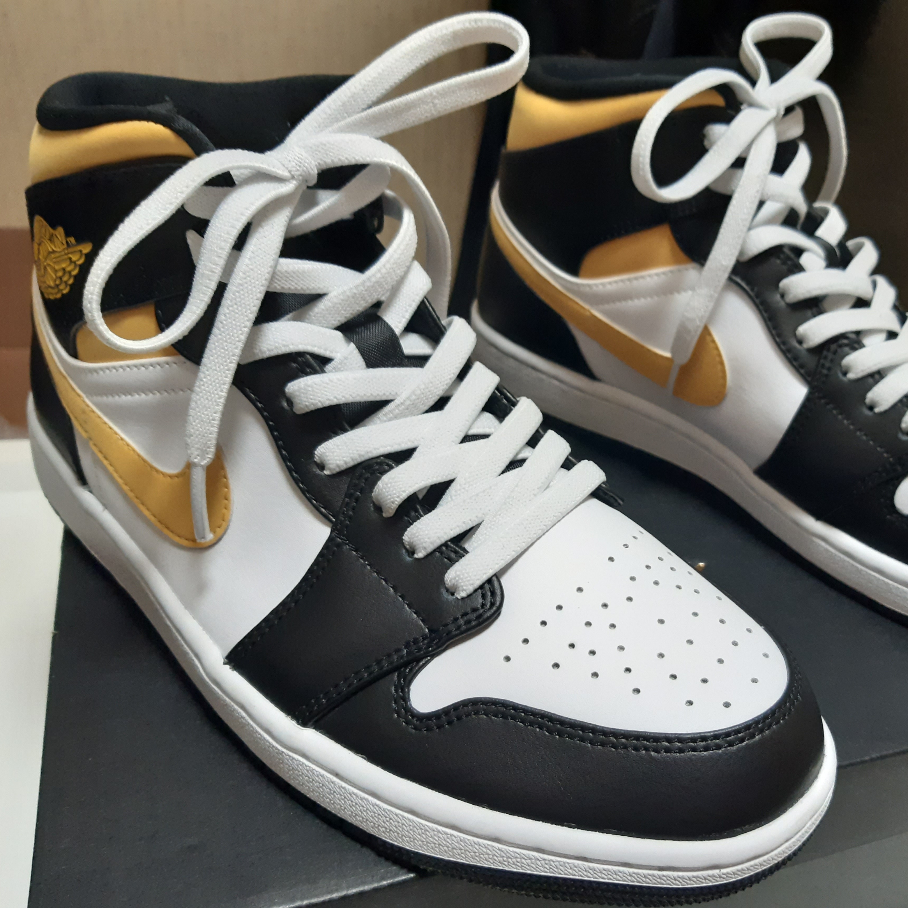 Jordan 1 Mid Pollen 착용 스타일 - 2