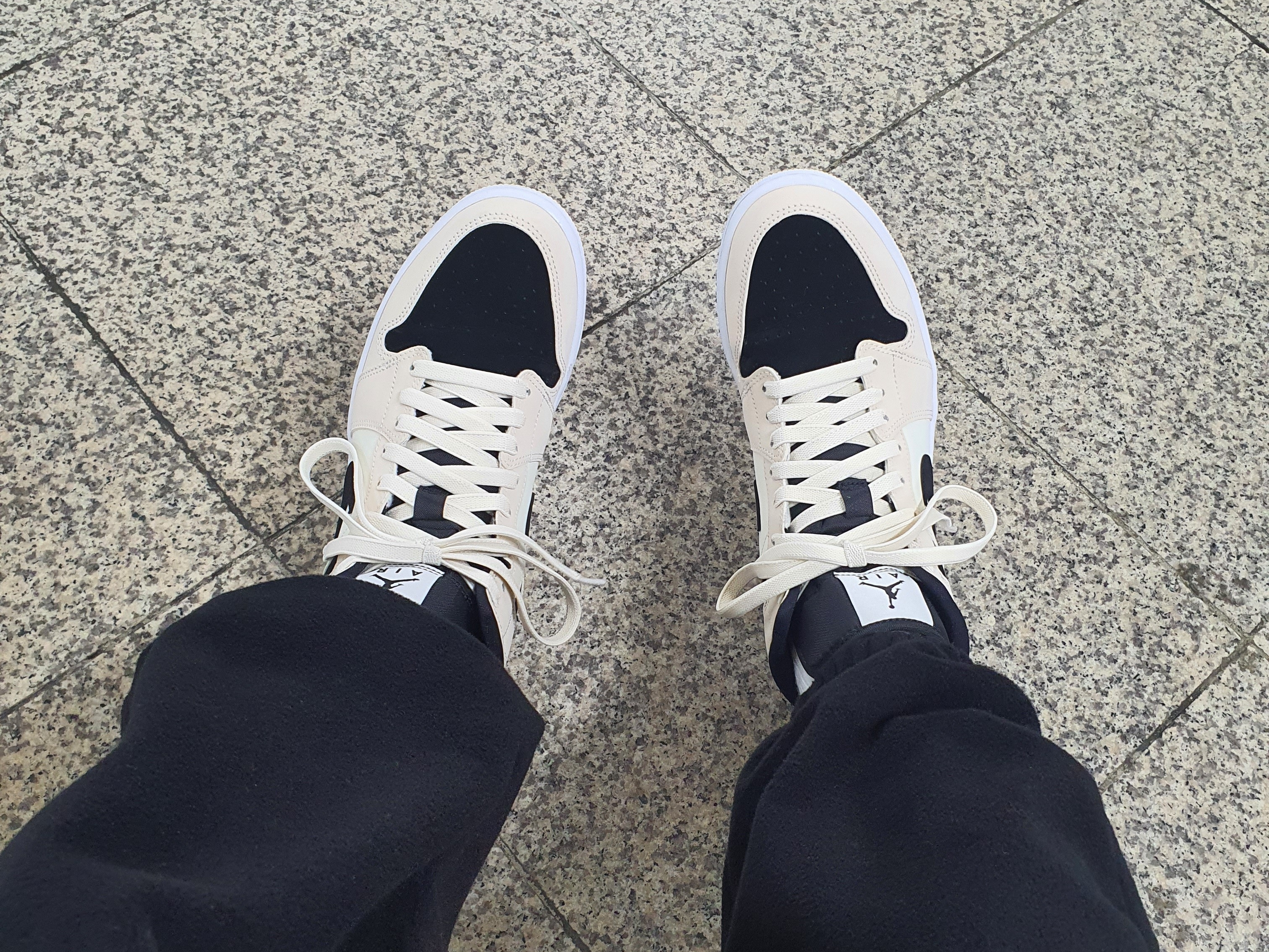 (W) Jordan 1 Mid Barely Orange 착용 스타일 - 1