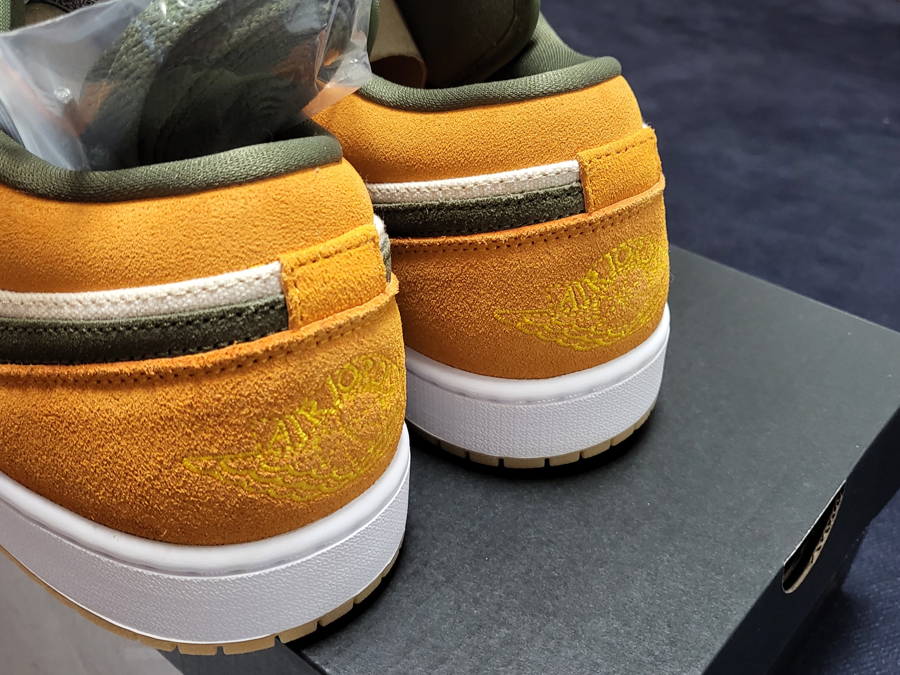 Jordan 1 Low SE Light Curry 착용 스타일 - 3