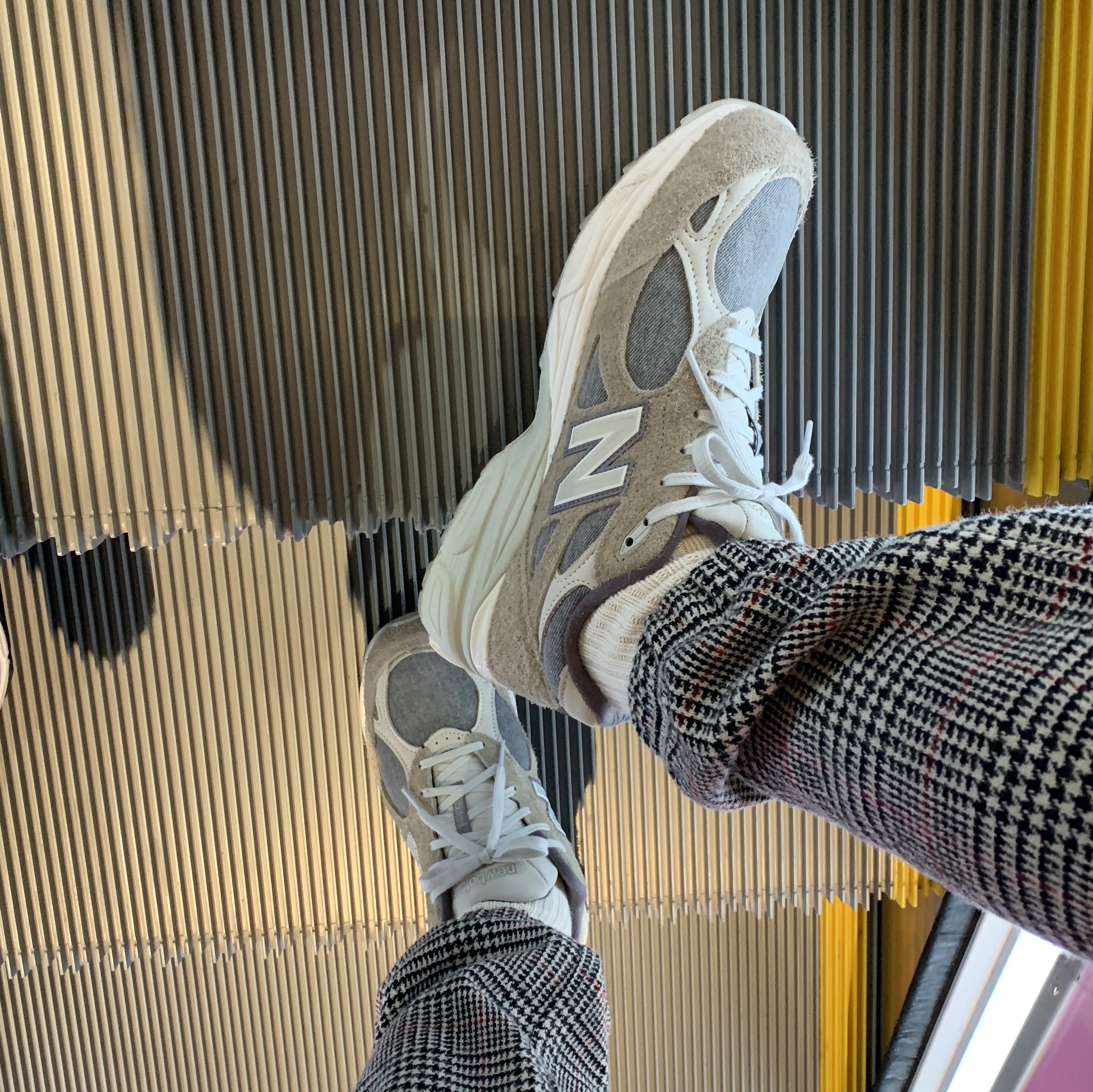 New Balance x Levi's 990v3 Grey (Levi's Tag) 착용 스타일 - 1