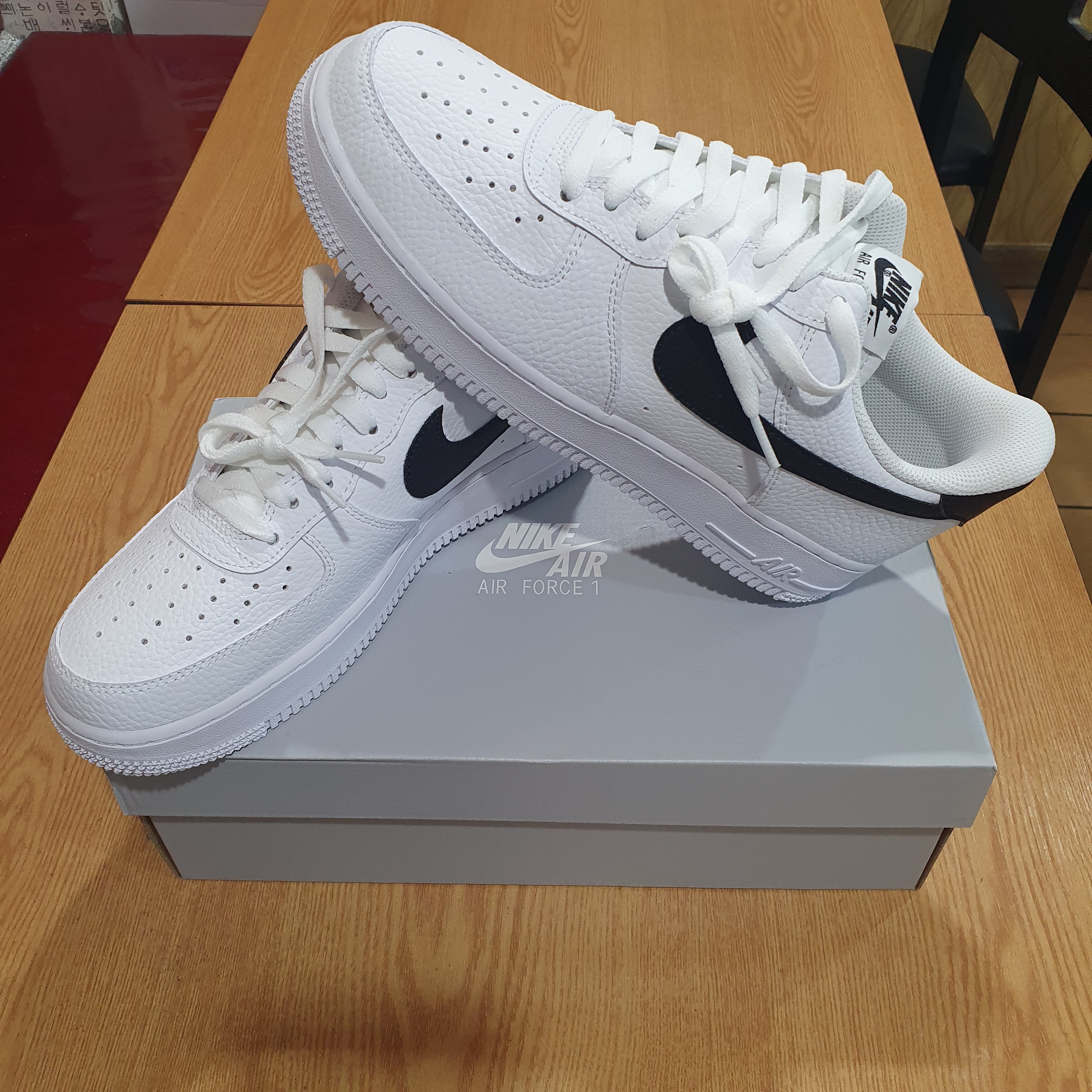 Nike Air Force 1 '07 White Black 착용 스타일