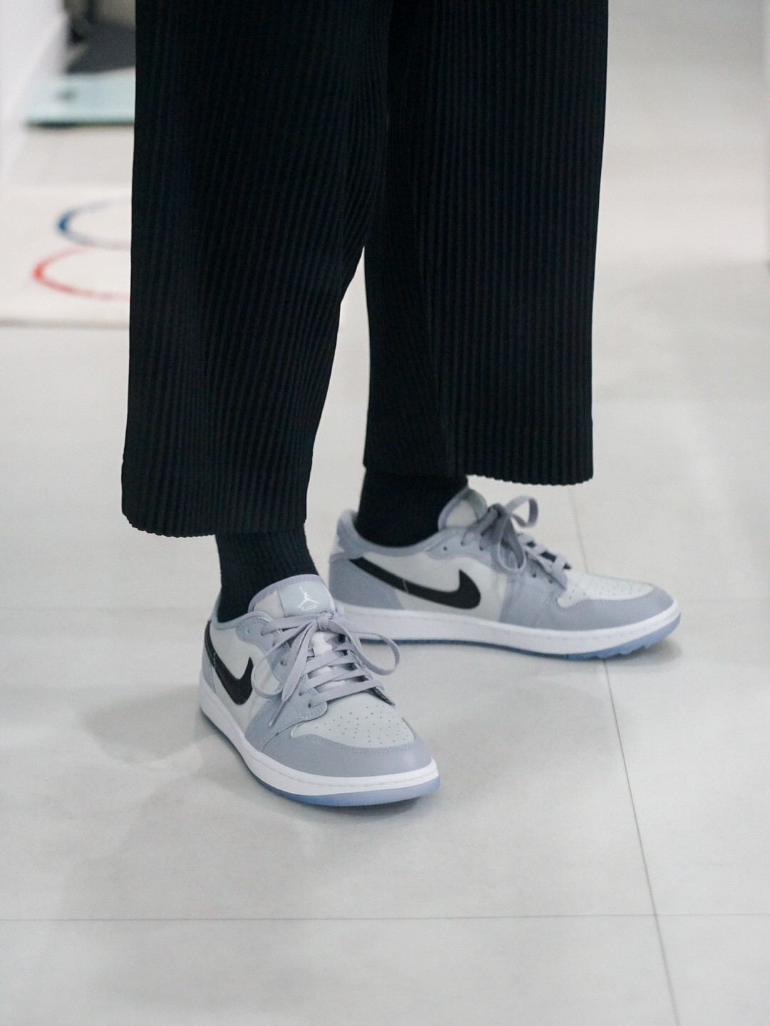 Jordan 1 Low Golf Wolf Grey 착용 스타일 - 3