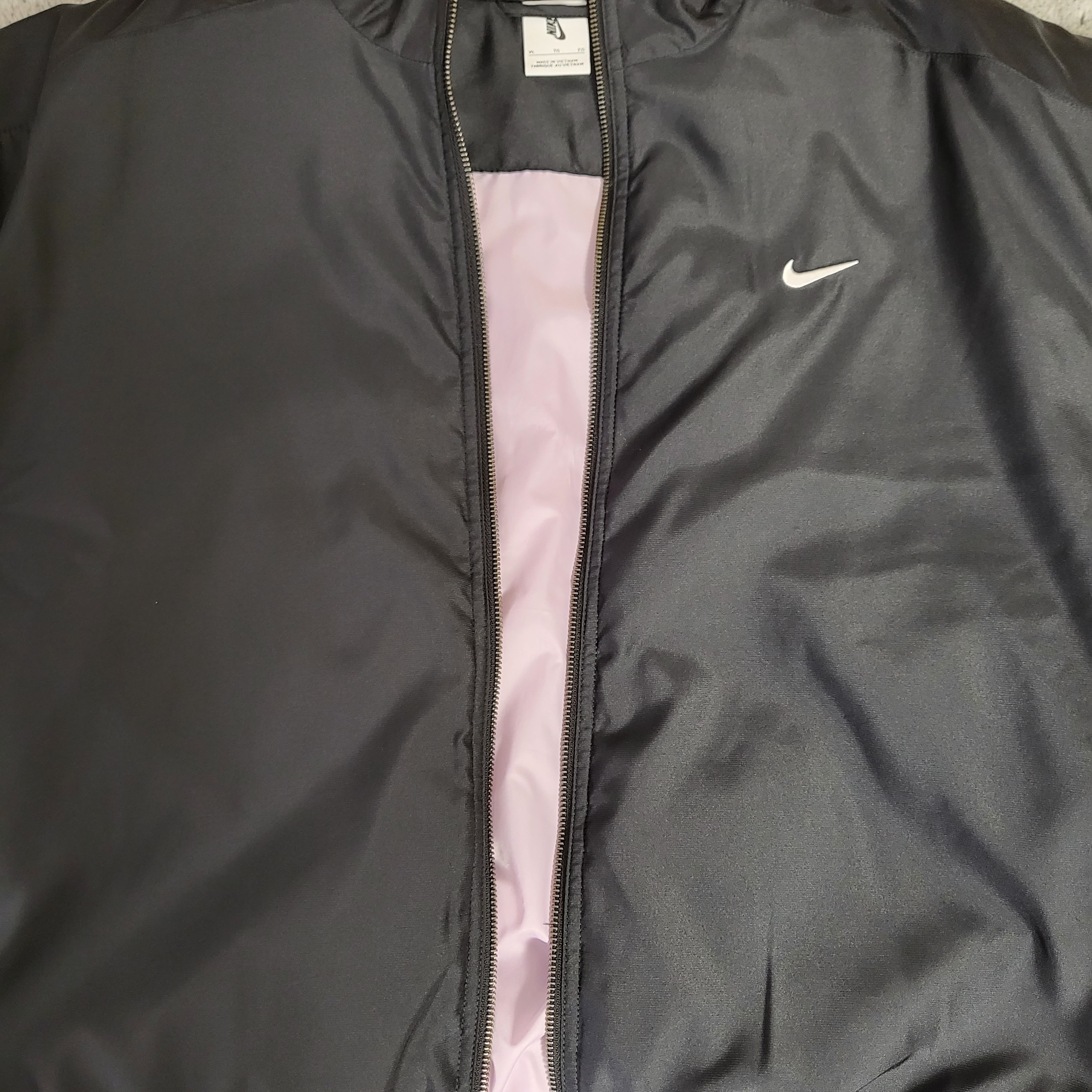 Nike NRG Solo Swoosh Satin Bomber Jacket Black Doll - Asia, Nike NRG Solo Swoosh Satin Bomber Jacket Black Kumquat - Asia 착용 스타일 - 1