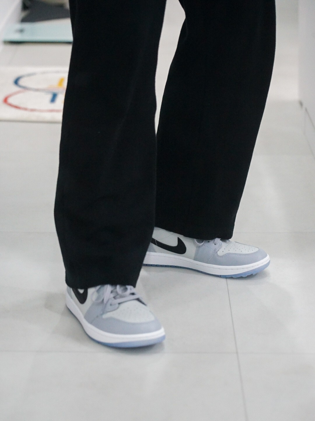 Jordan 1 Low Golf Wolf Grey 착용 스타일 - 3