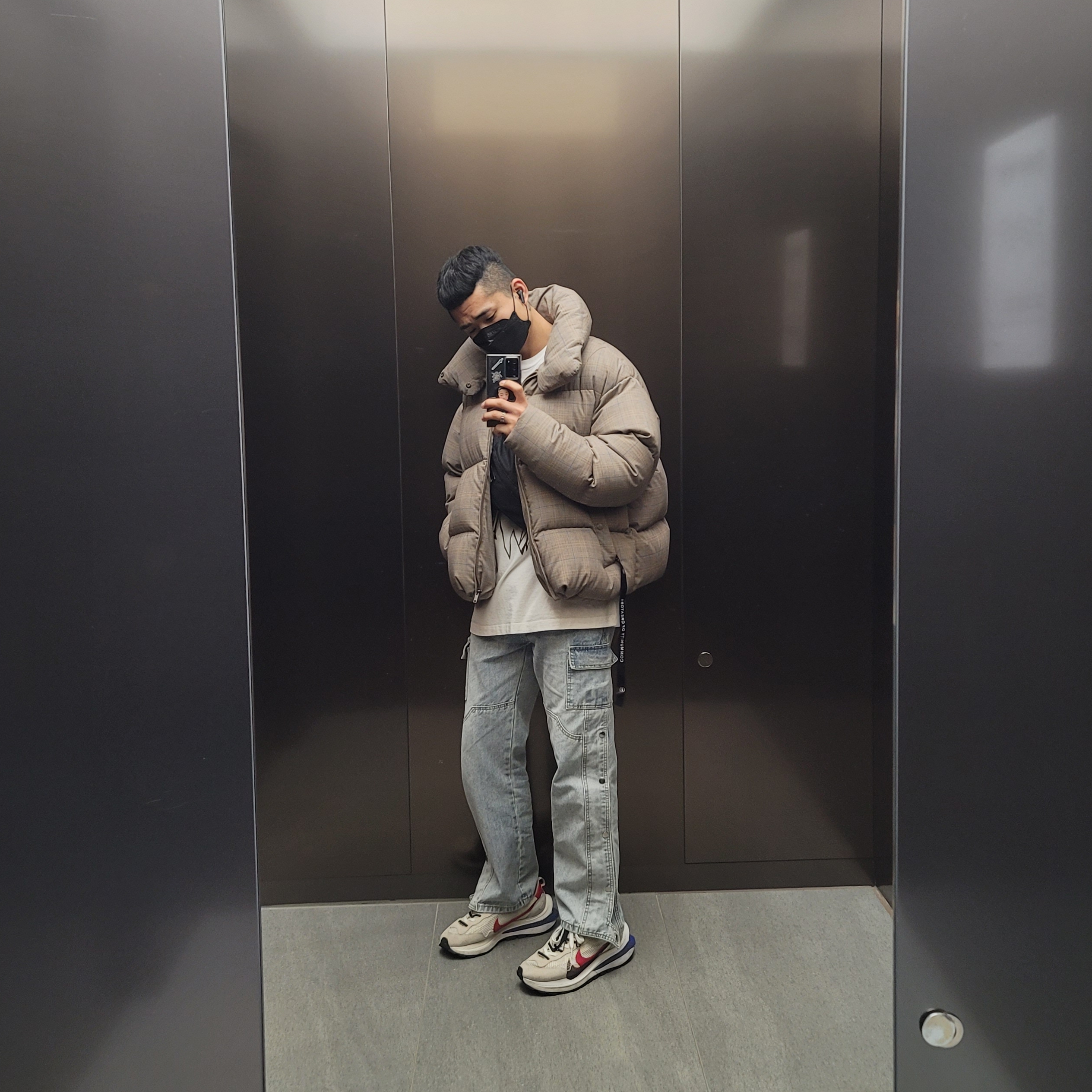 Nike x Sacai VaporWaffle Royal Fuchsia 착용 스타일
