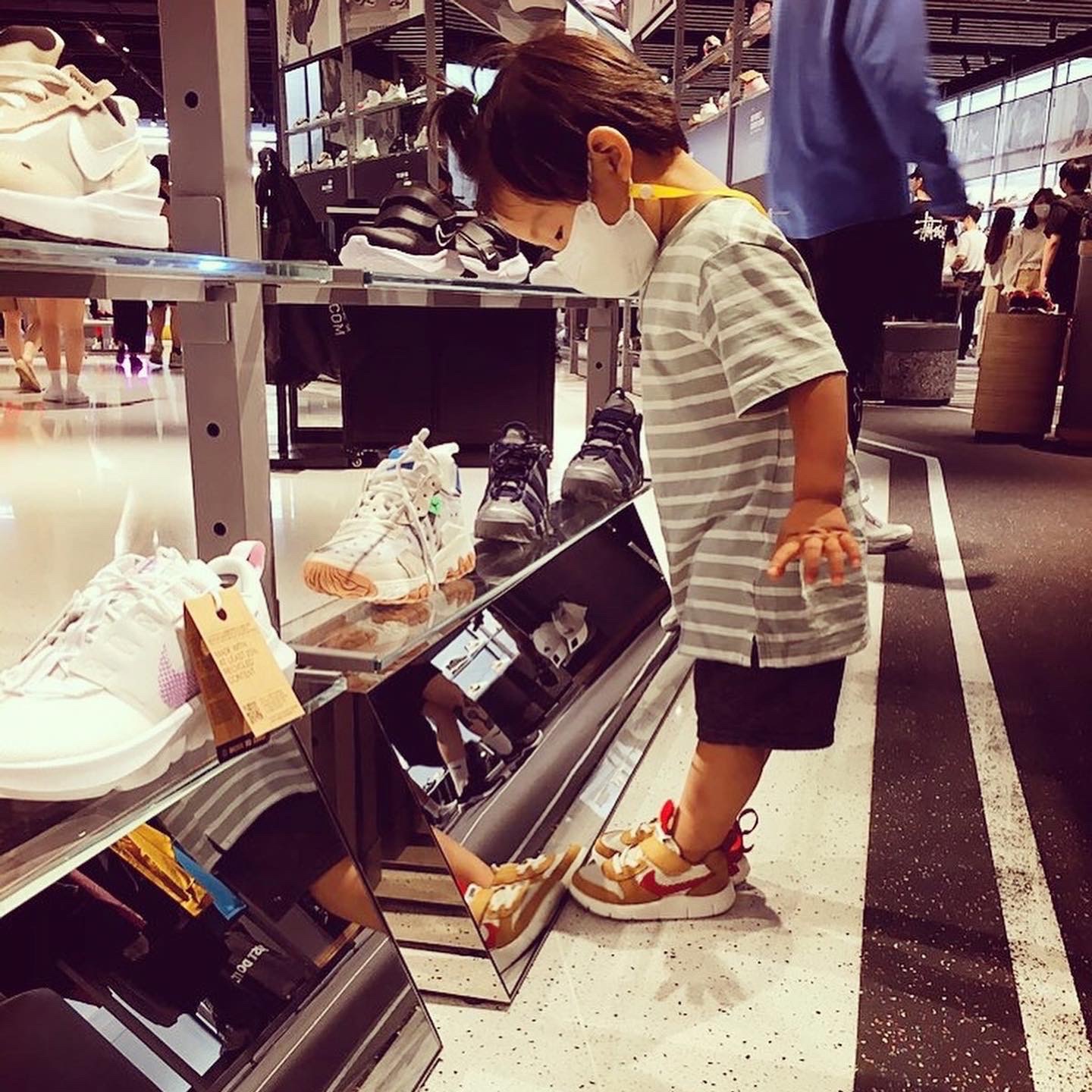 (Kids) Essentials Pull-Over Hoodie Cream - 21SS, (Kids) Essentials Sweatpants Cream - 21SS 착용 스타일 - 5