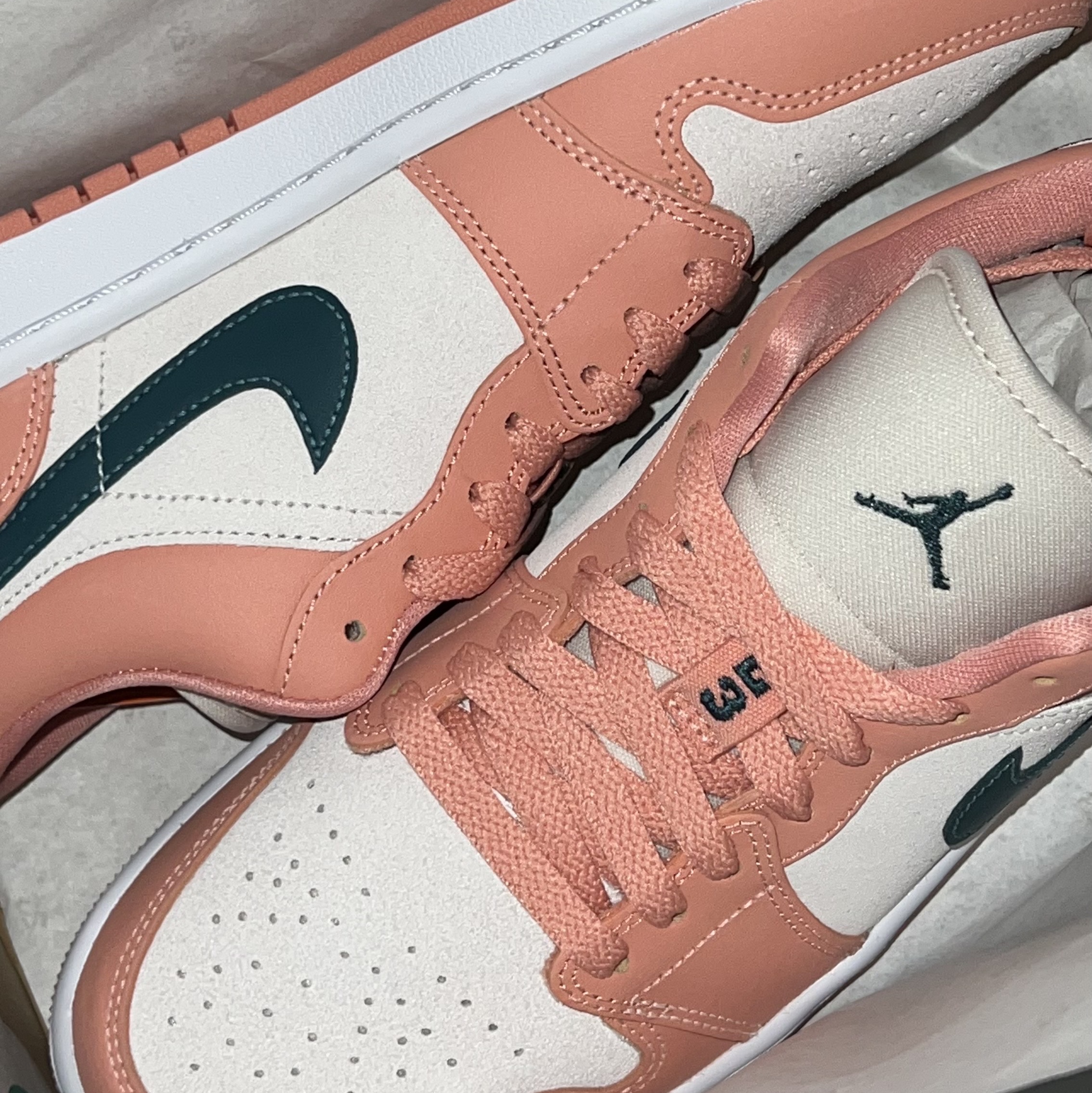 (W) Jordan 1 Low Light Madder Root 착용 스타일 - 1