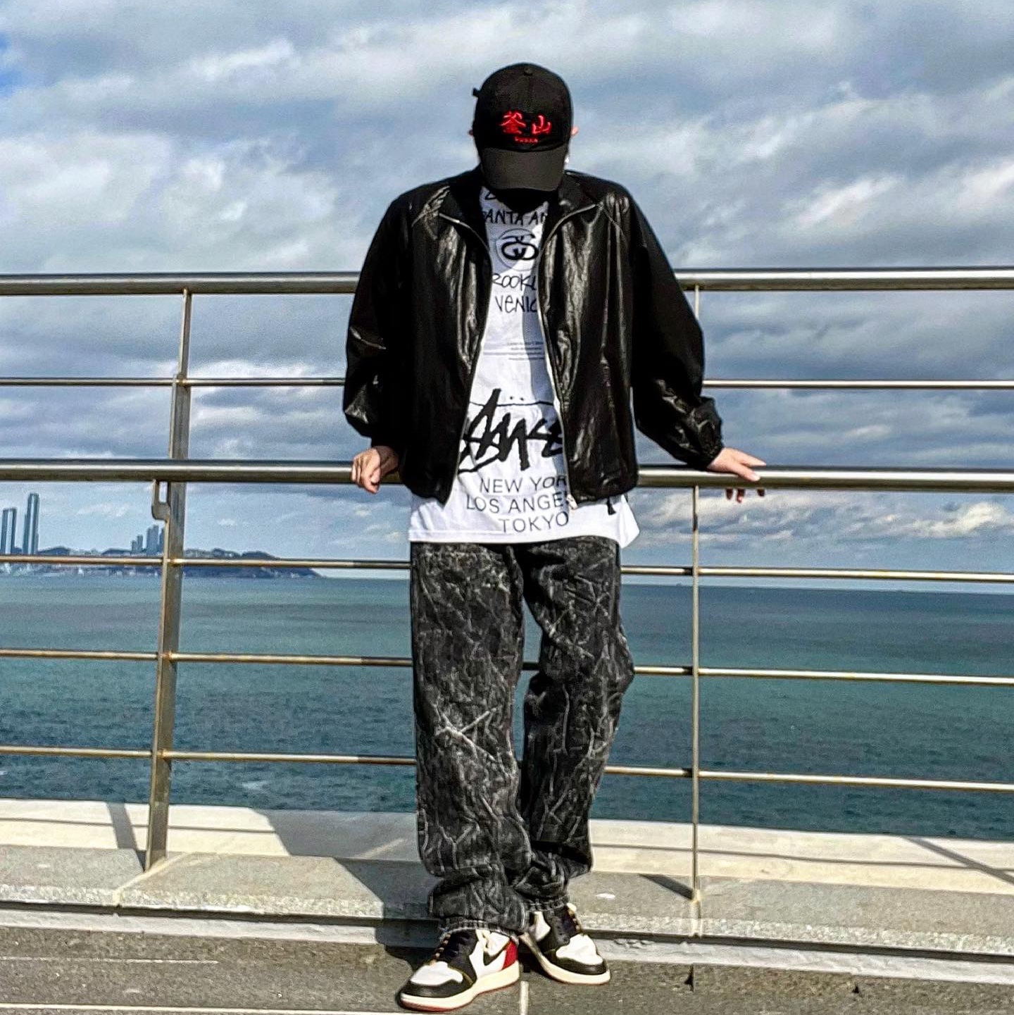 Jordan 1 x Union Retro High Black Toe, Stussy x Takahiromiyashita The Soloist 40 WT T-Shirt 착용 스타일 - 4