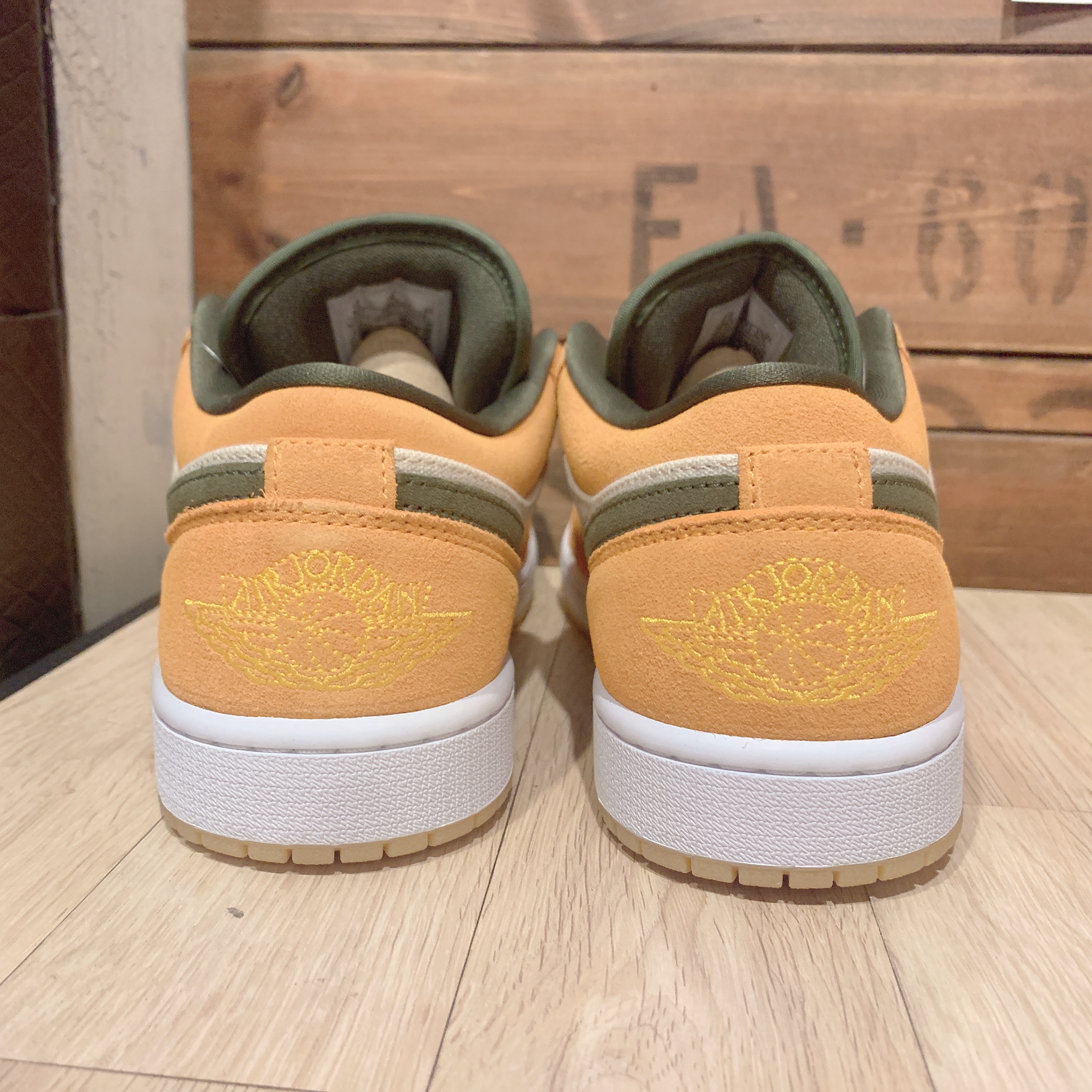 Jordan 1 Low SE Light Curry 착용 스타일 - 3