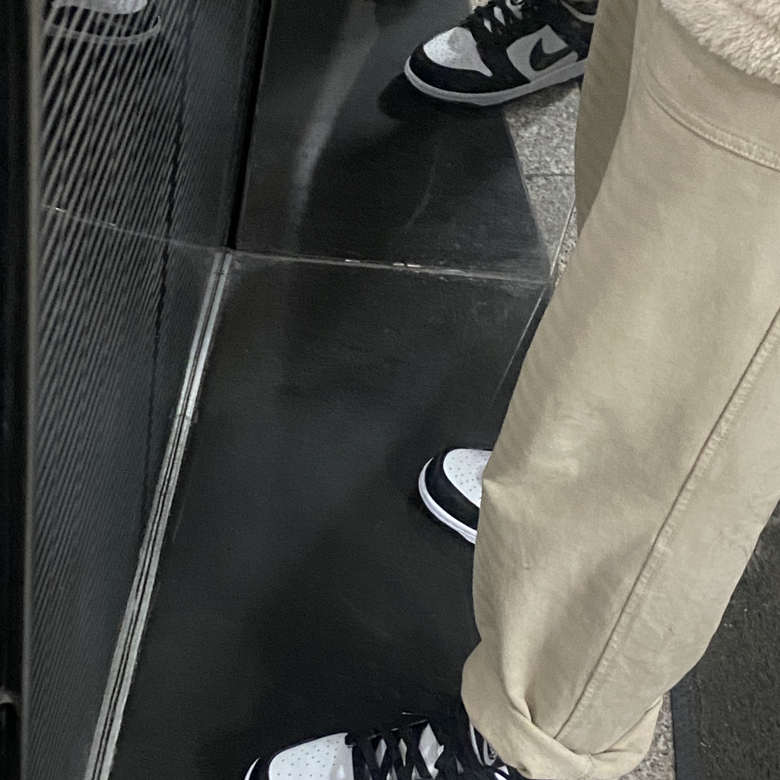 Nike Dunk Low Retro Black 착용 스타일 - 1