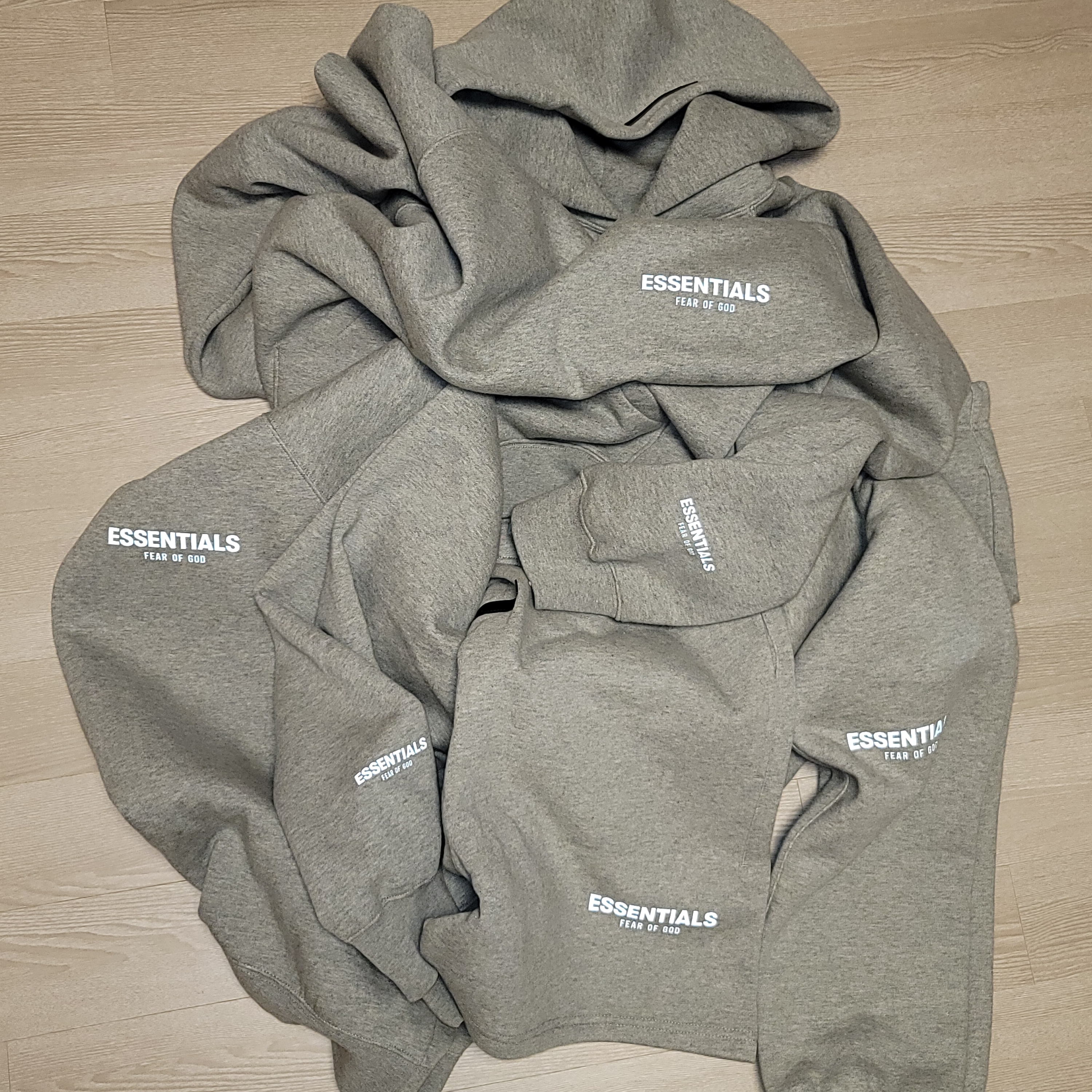 Essentials The Core Collection Pullover Hoodie Heather Oatmeal, Essentials The Core Collection Sweatpants Heather Oatmeal 착용 스타일 - 1