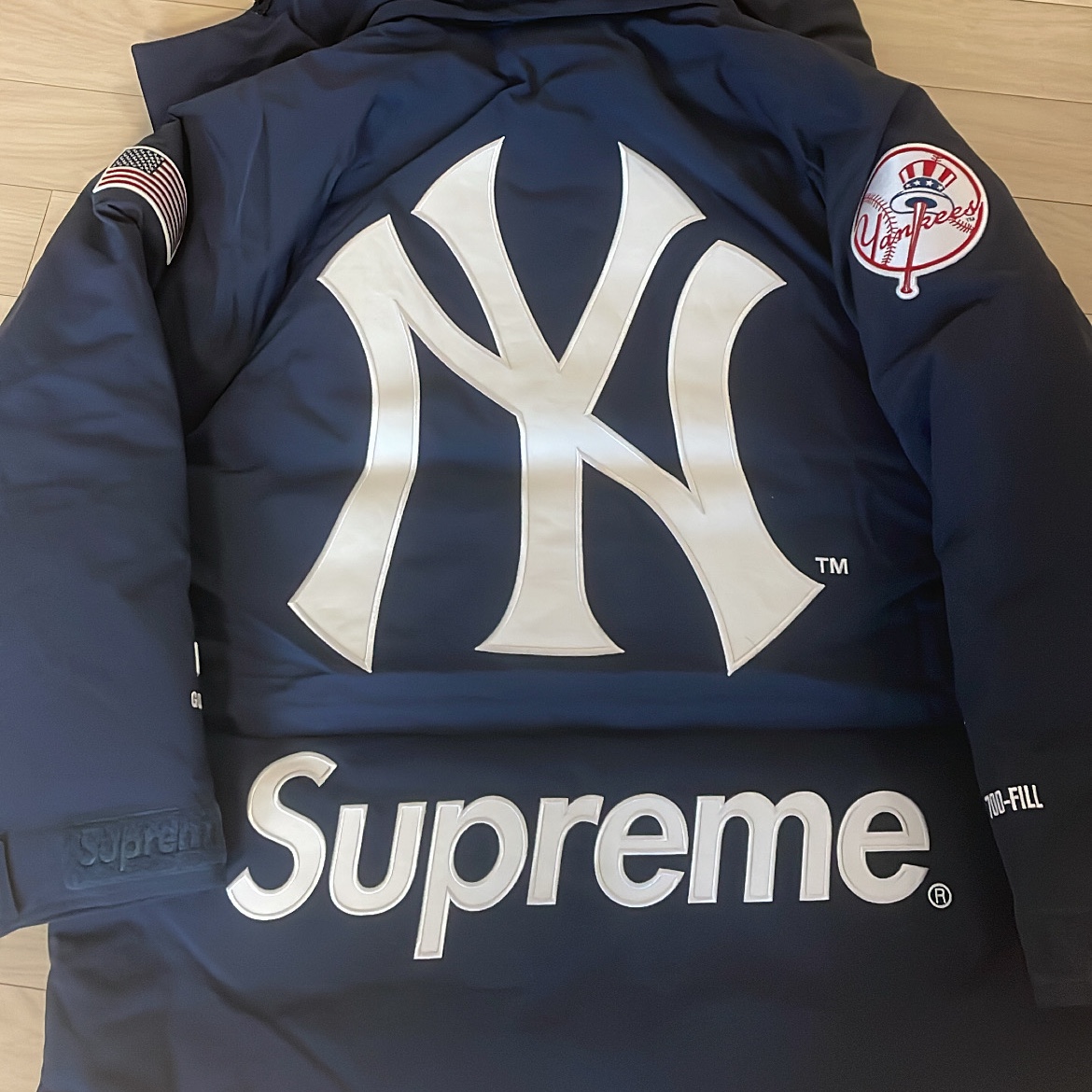 Supreme x New York Yankees Gore-Tex 700-Fill Down Jacket Navy - 21FW 착용 스타일