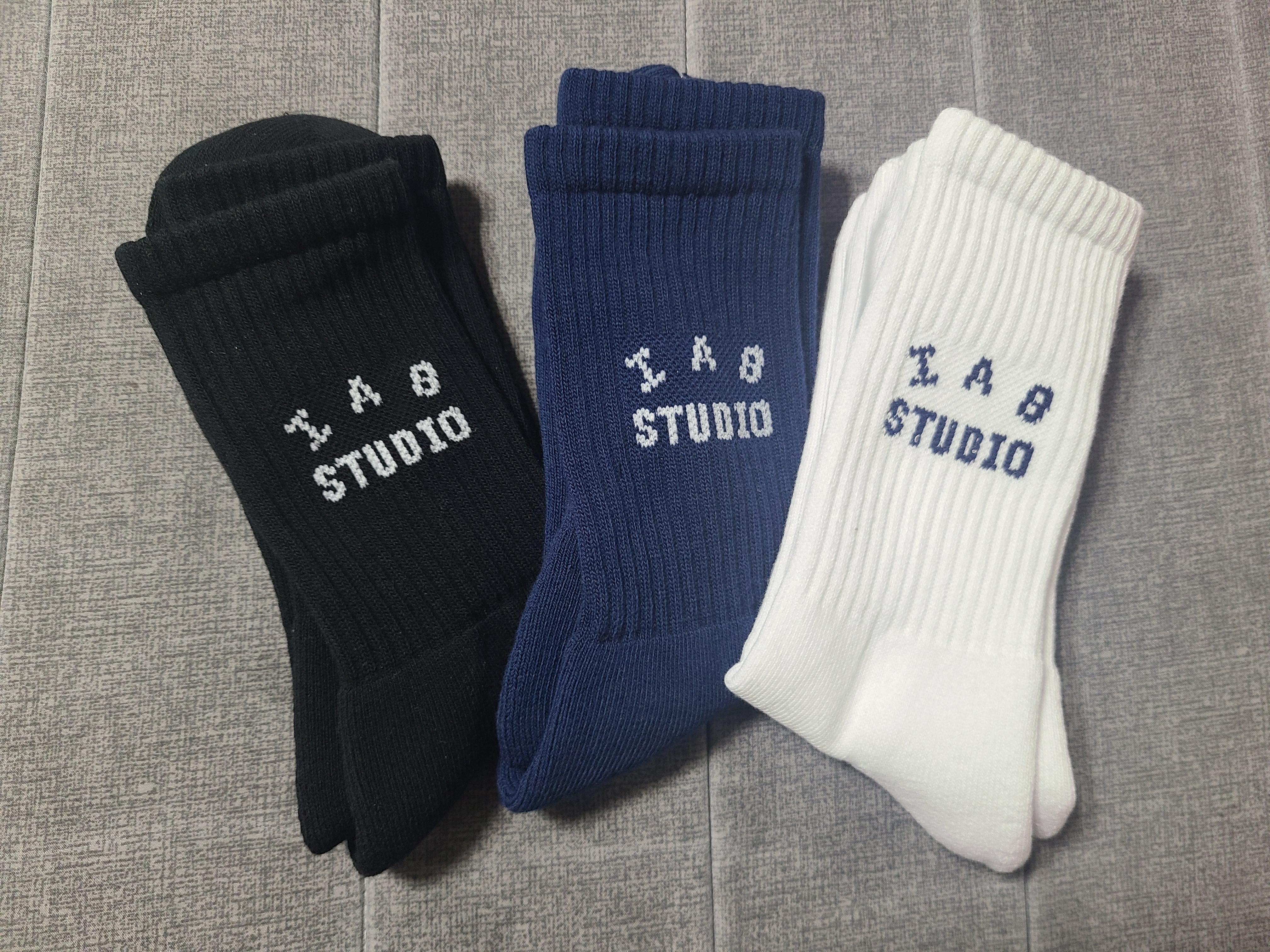 IAB Studio Socks Pack Black Navy White 착용 스타일