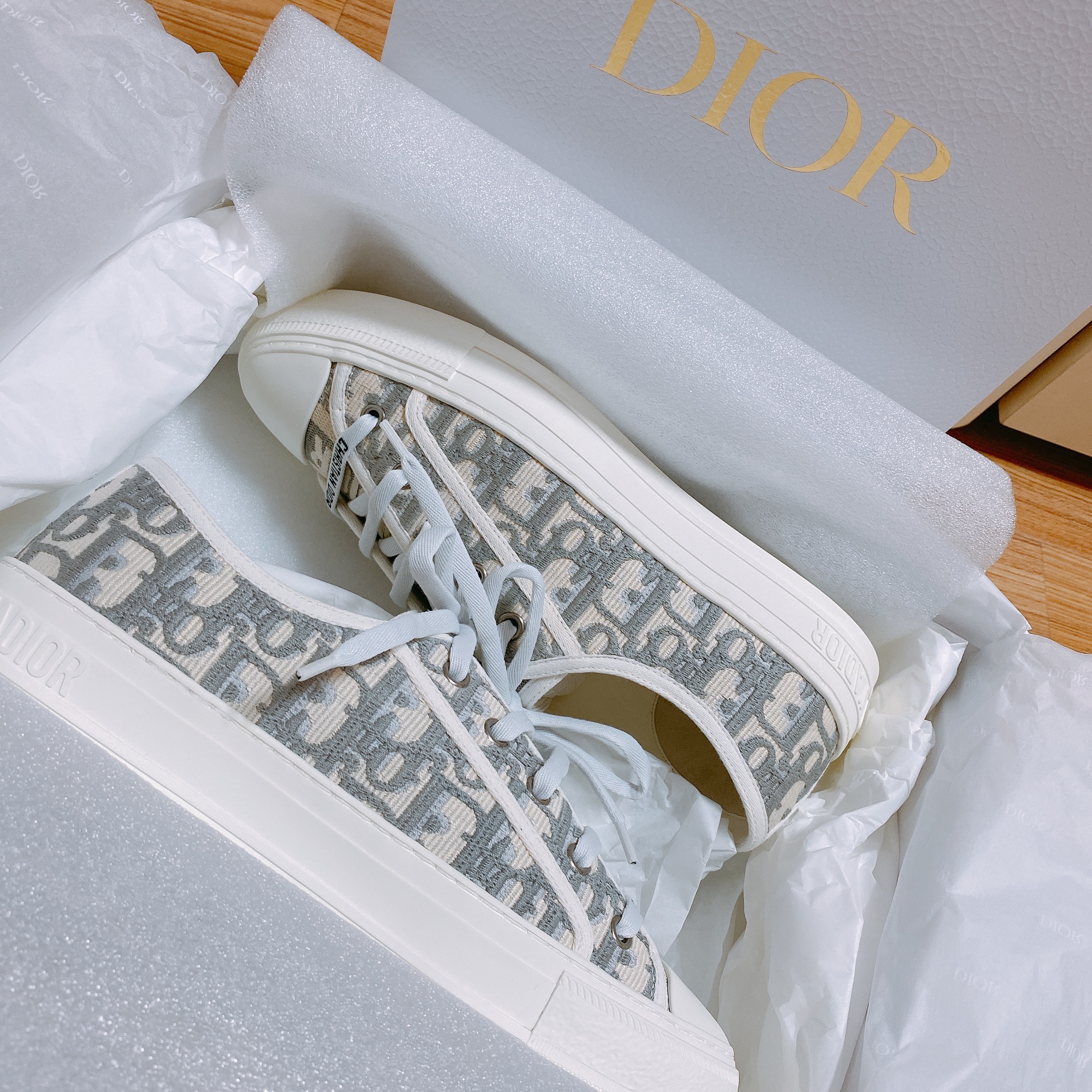 (W) Dior Walk'N'Dior Sneakers Oblique Gray 착용 스타일