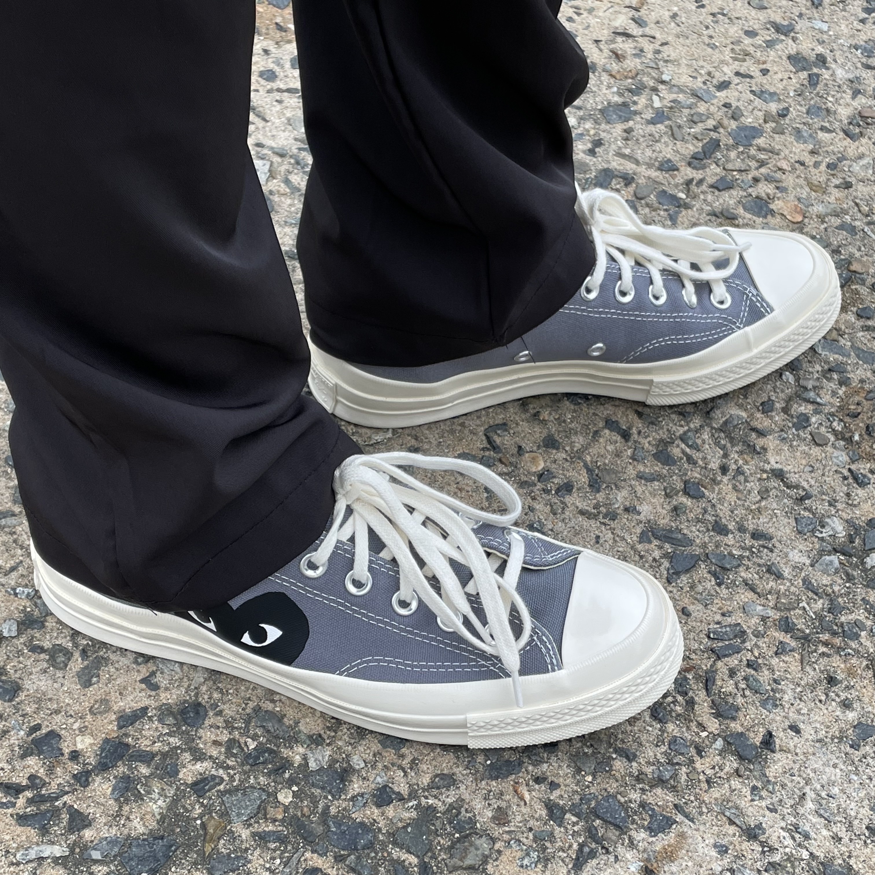 Converse x Play Comme des Garcons Chuck 70 Ox Steel Gray 착용 스타일 - 3