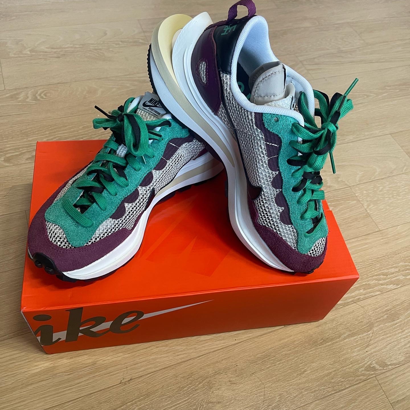 Nike x Sacai VaporWaffle String & Black Villain Red 착용 스타일