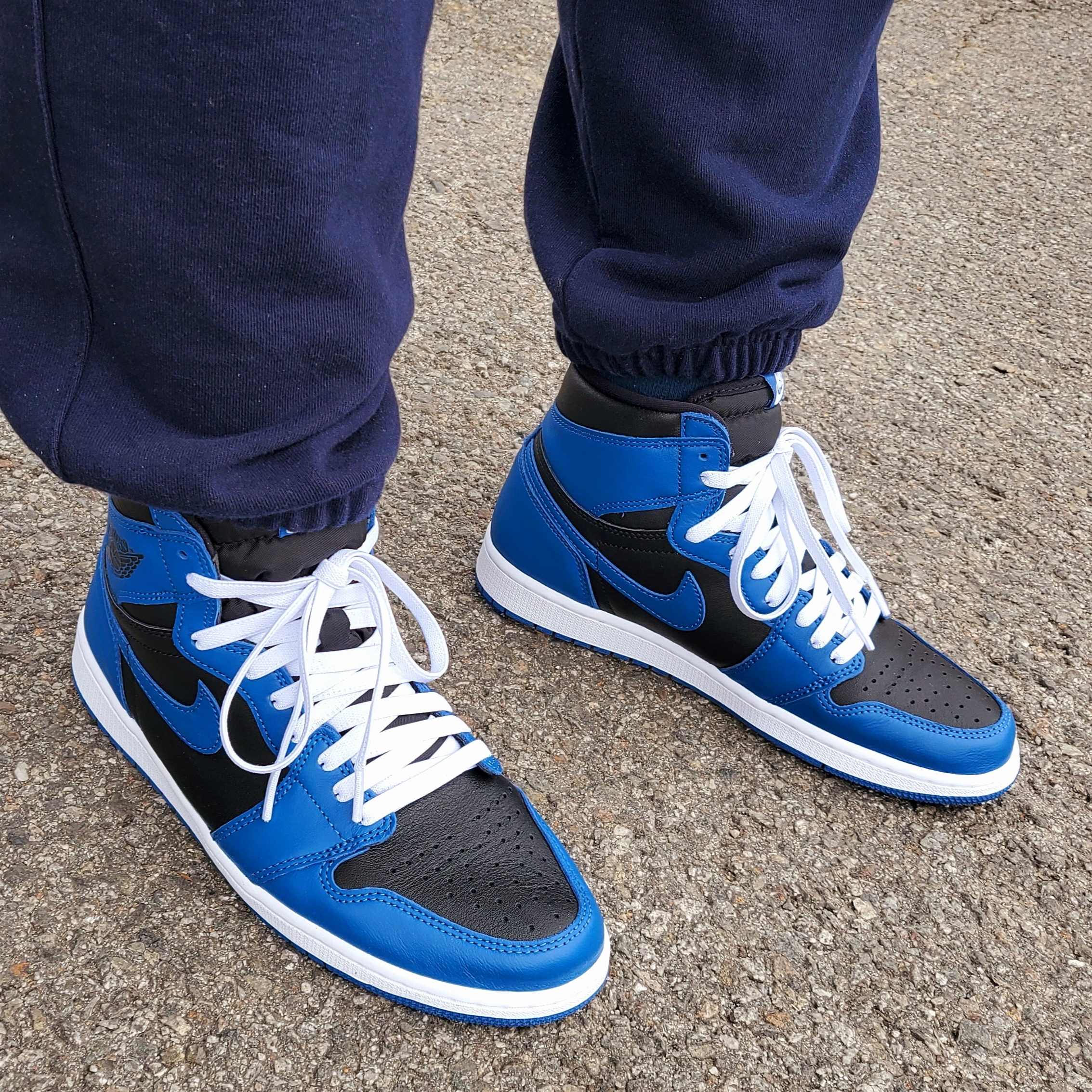 Jordan 1 Retro High OG Dark Marina Blue 착용 스타일 - 3