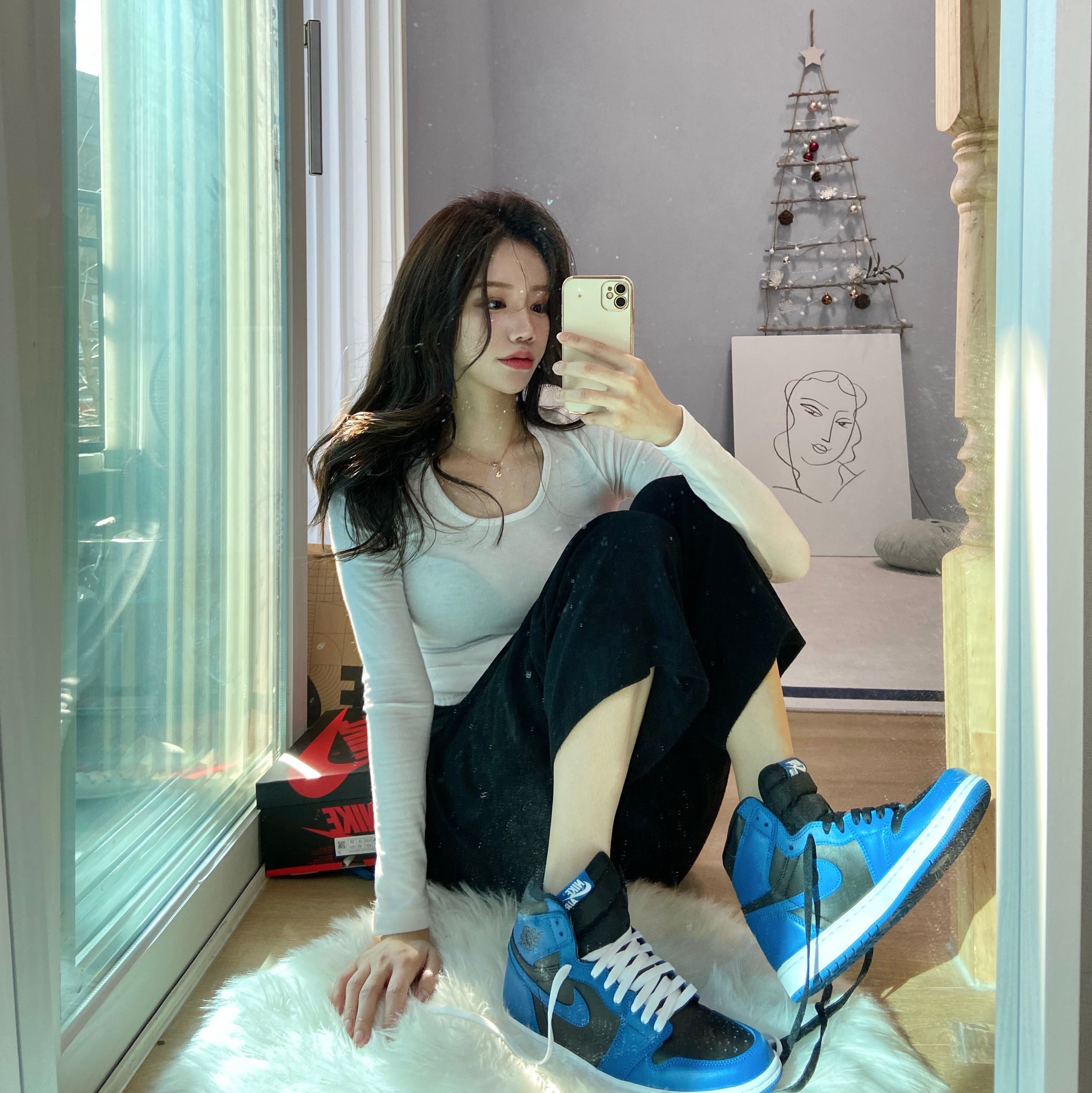 Jordan 1 Retro High OG Dark Marina Blue 착용 스타일 - 1