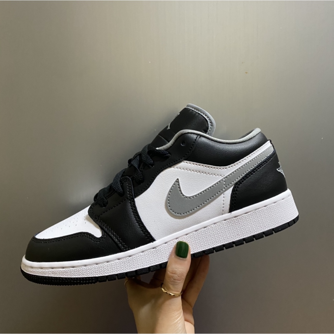 (GS) Jordan 1 Low Black Particle Grey 착용 스타일