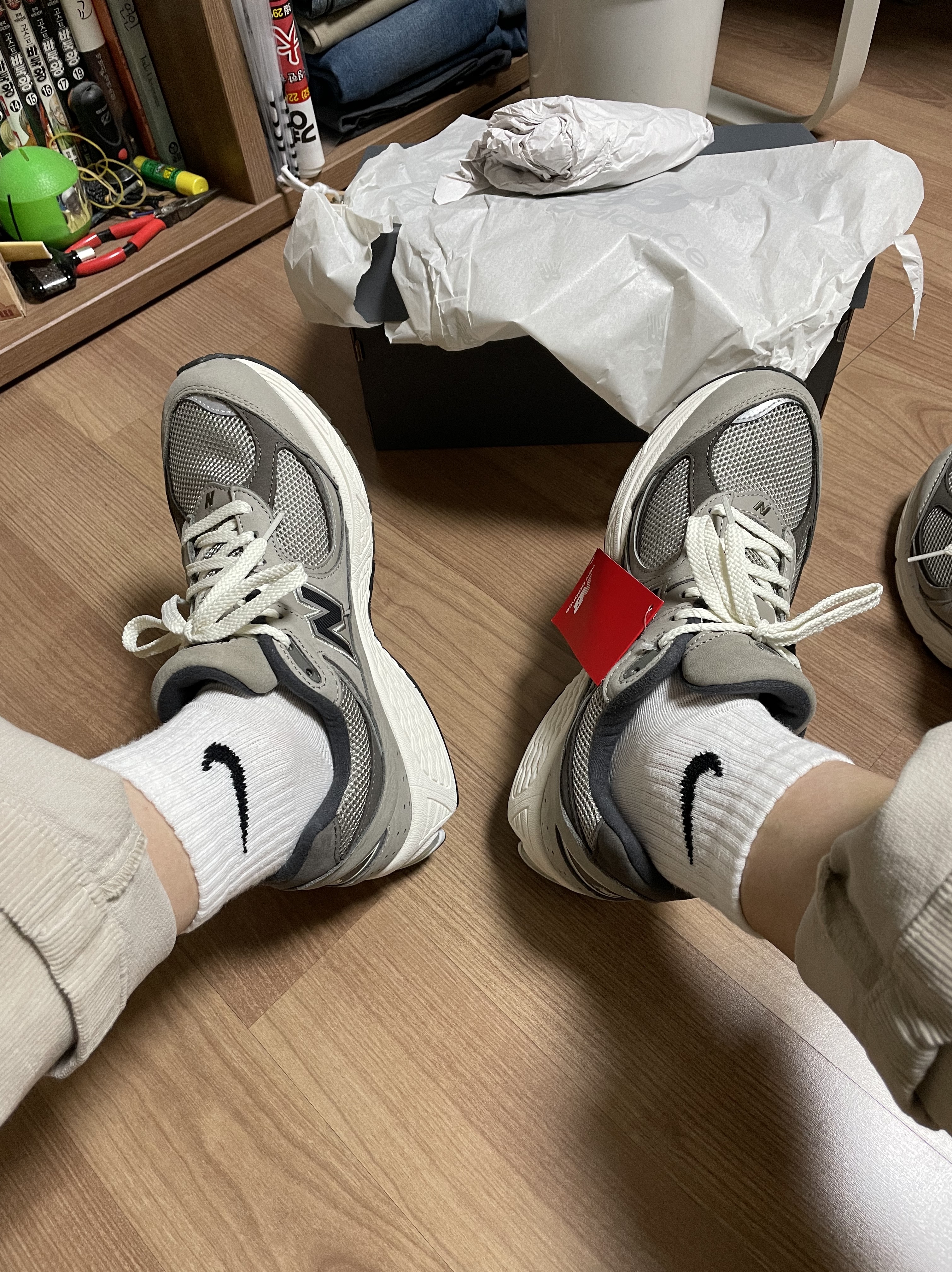 New Balance 2002 Warm Alpaca 착용 스타일 - 2