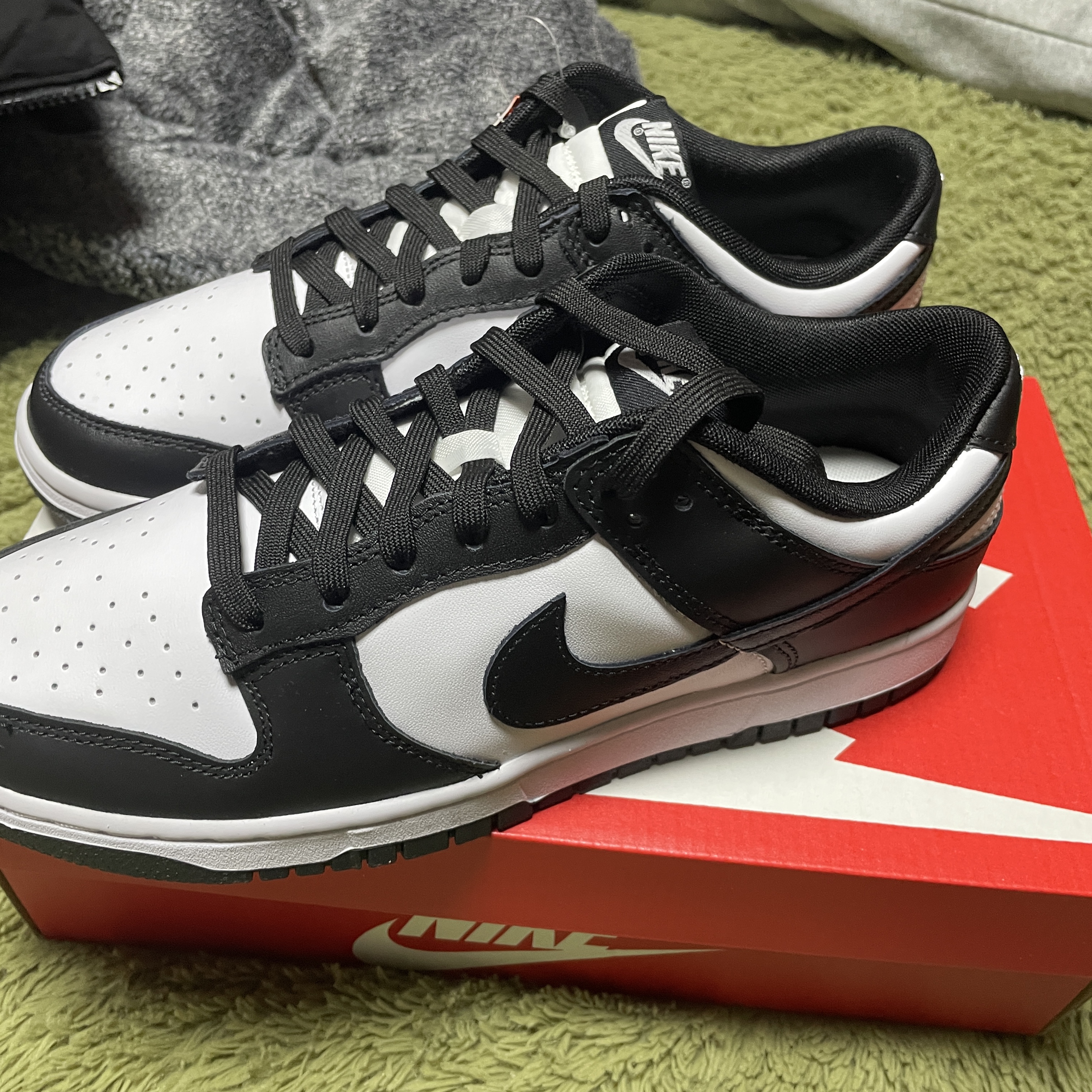 Nike Dunk Low Retro Black 착용 스타일 - 2