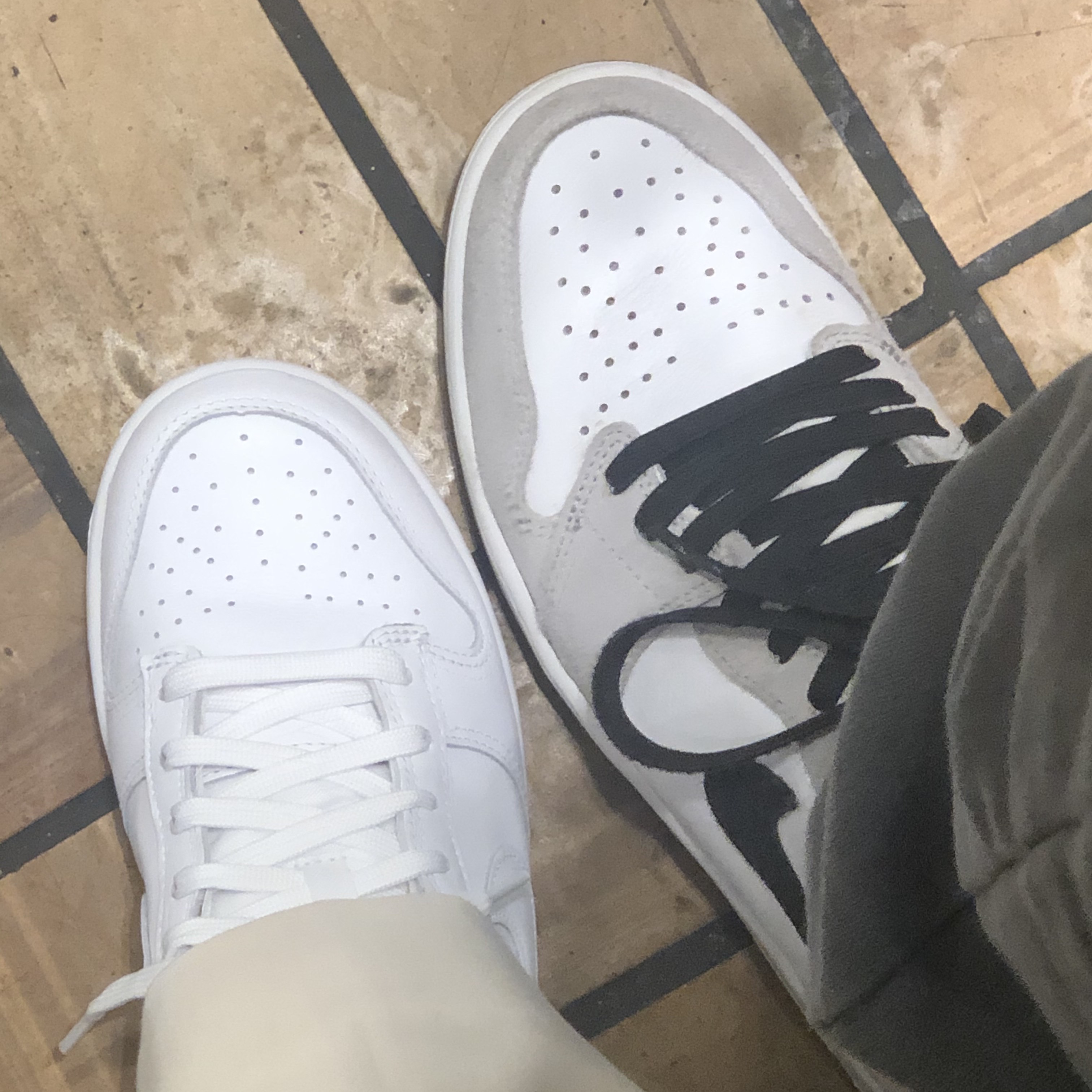 (W) Nike Dunk Low Triple White 착용 스타일 - 1