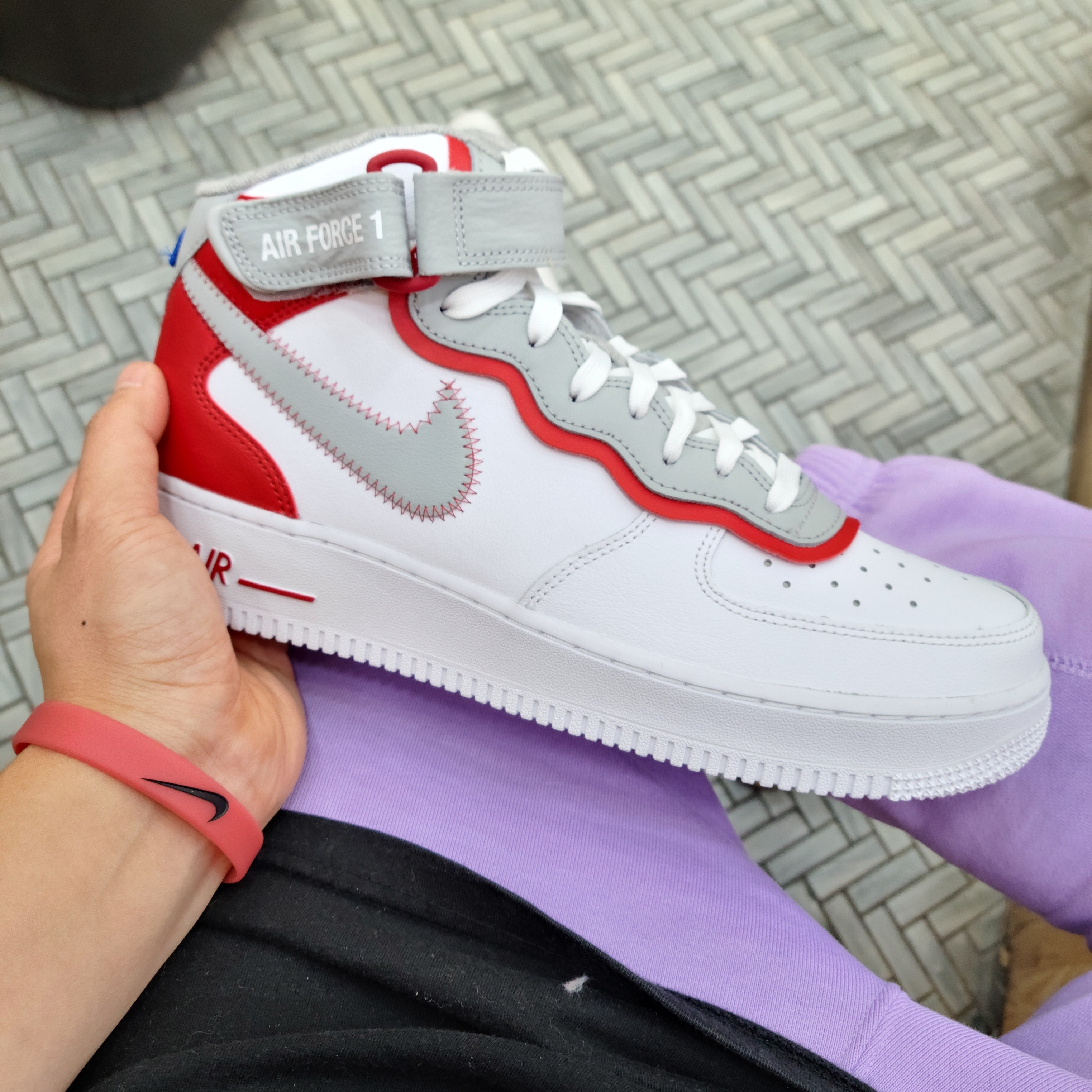 Nike Air Force 1 Mid '07 LV8 Athletic Club White Gym Red 착용 스타일 - 1