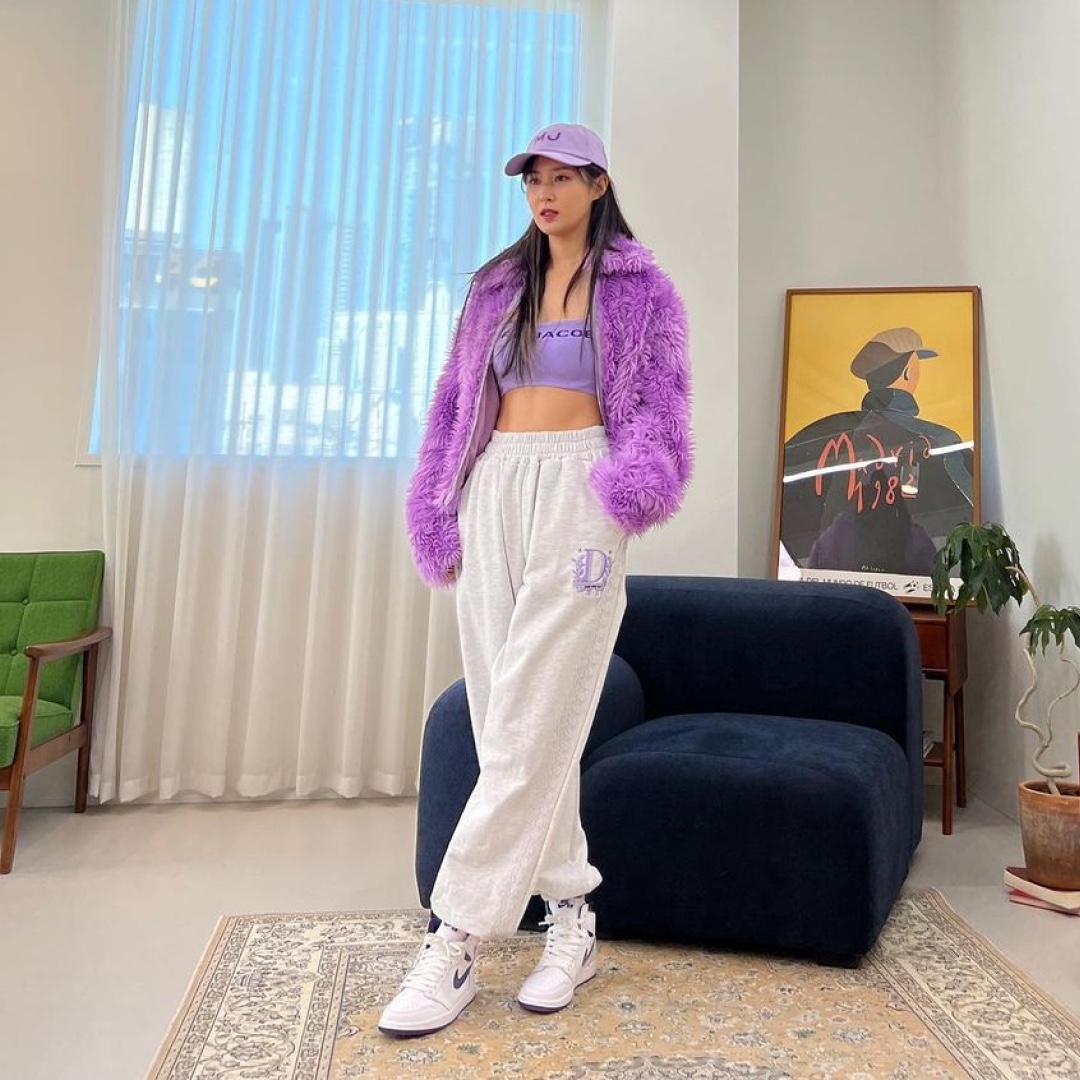 (W) Jordan 1 High OG Court Purple 착용 스타일 - 3