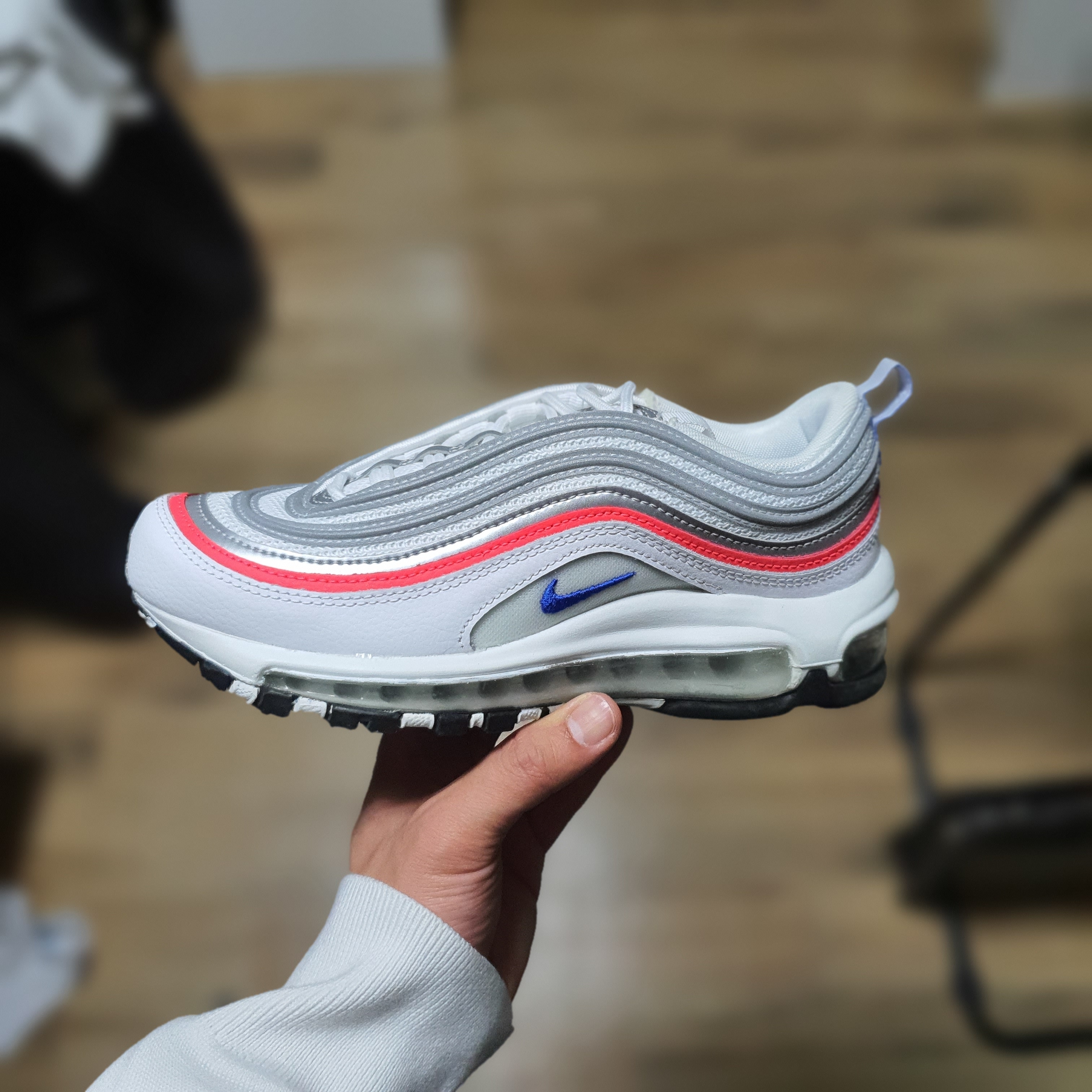 (W) Nike Air Max 97 Essential Flash Crimson Silver 착용 스타일 - 2