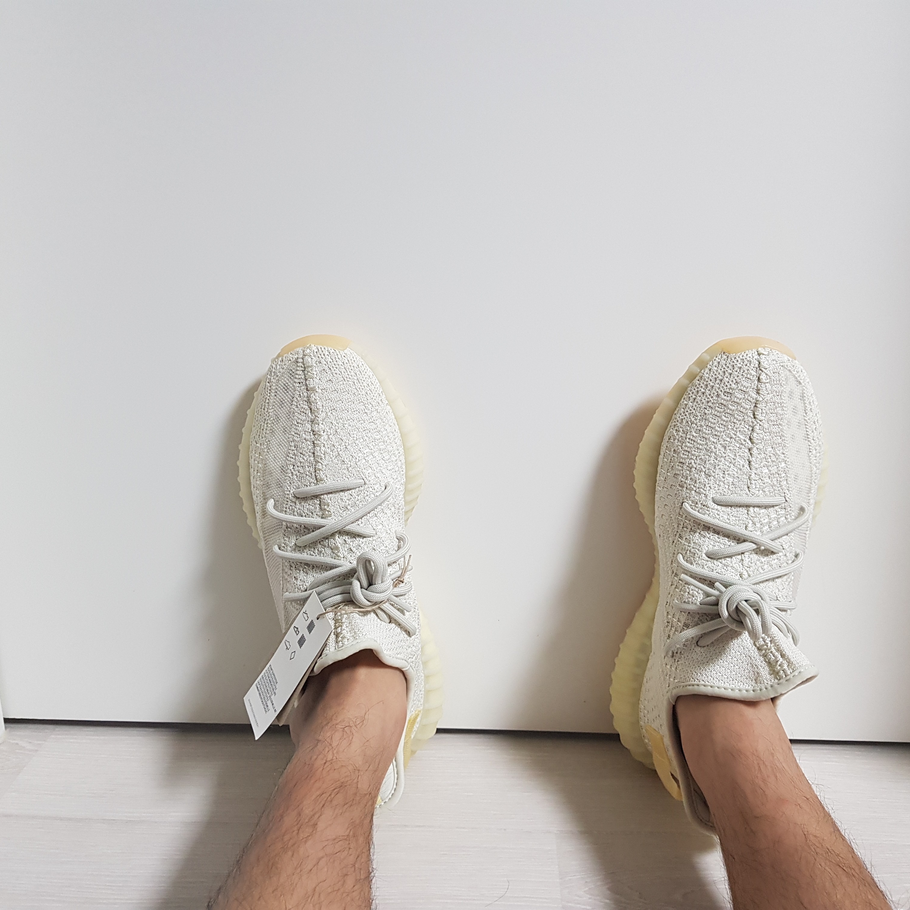 Adidas Yeezy Boost 350 V2 Light 착용 스타일 - 1