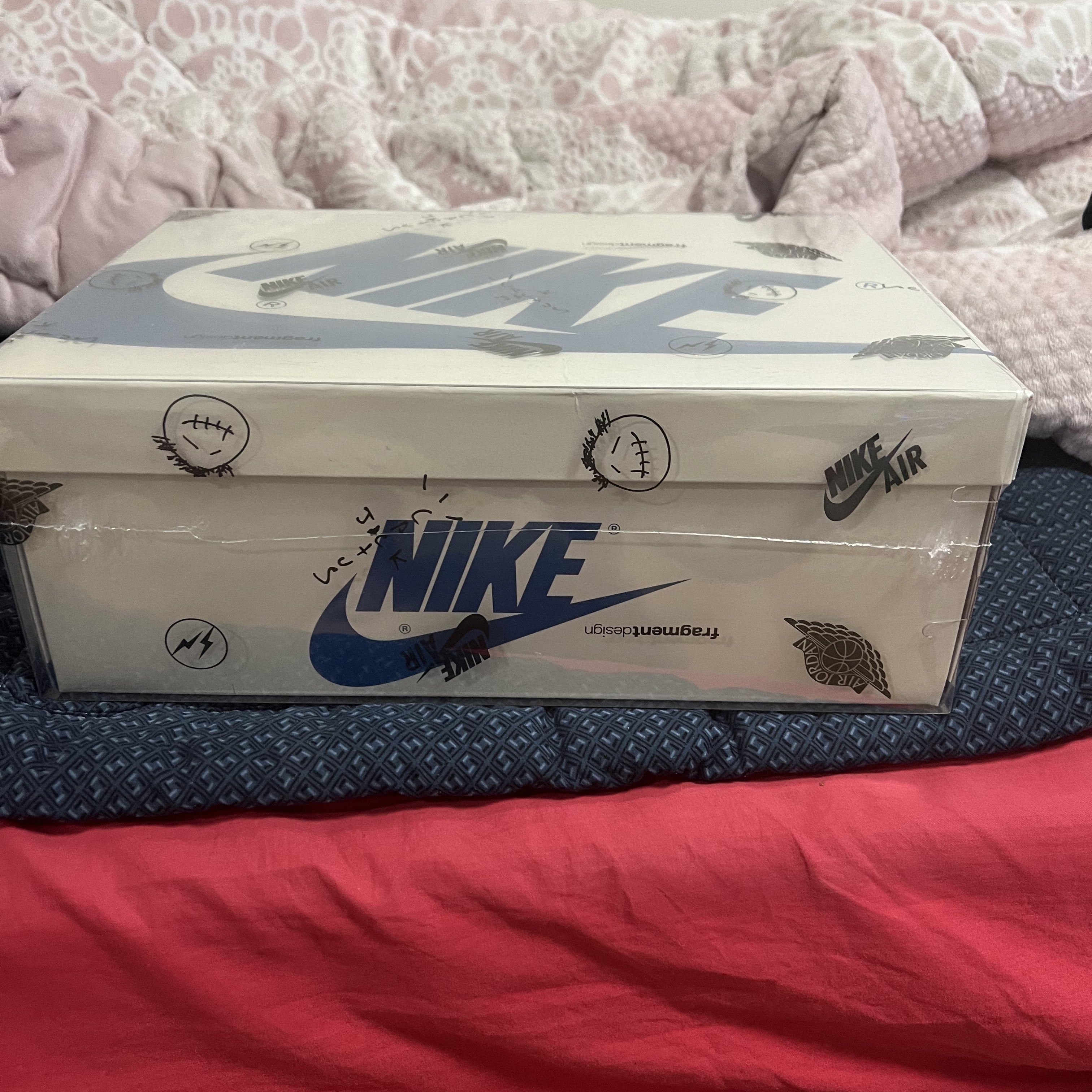 Jordan 1 x Travis Scott x Fragment Retro Low OG SP Military Blue, Moncler Cluny Long Down Jacket Black - 21FW 착용 스타일 - 1