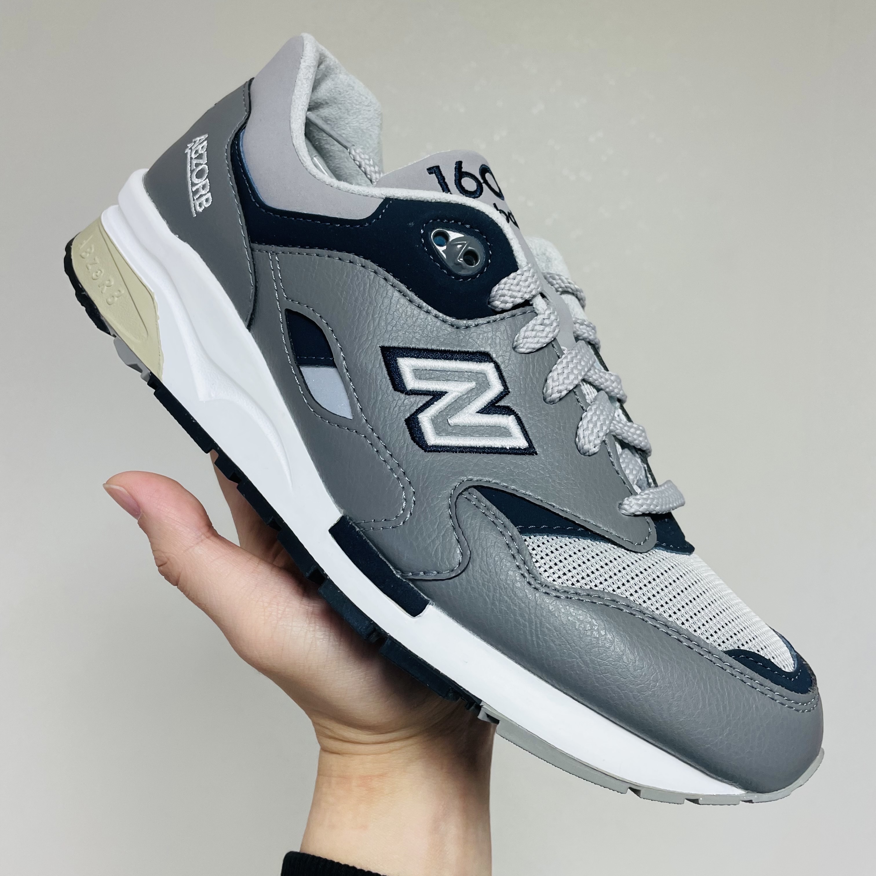 New Balance 1600 Legacy Grey 착용 스타일