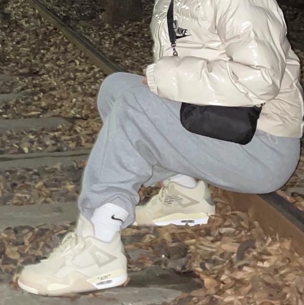 (W) Jordan 4 x Off-White Retro SP Sail 착용 스타일 - 2
