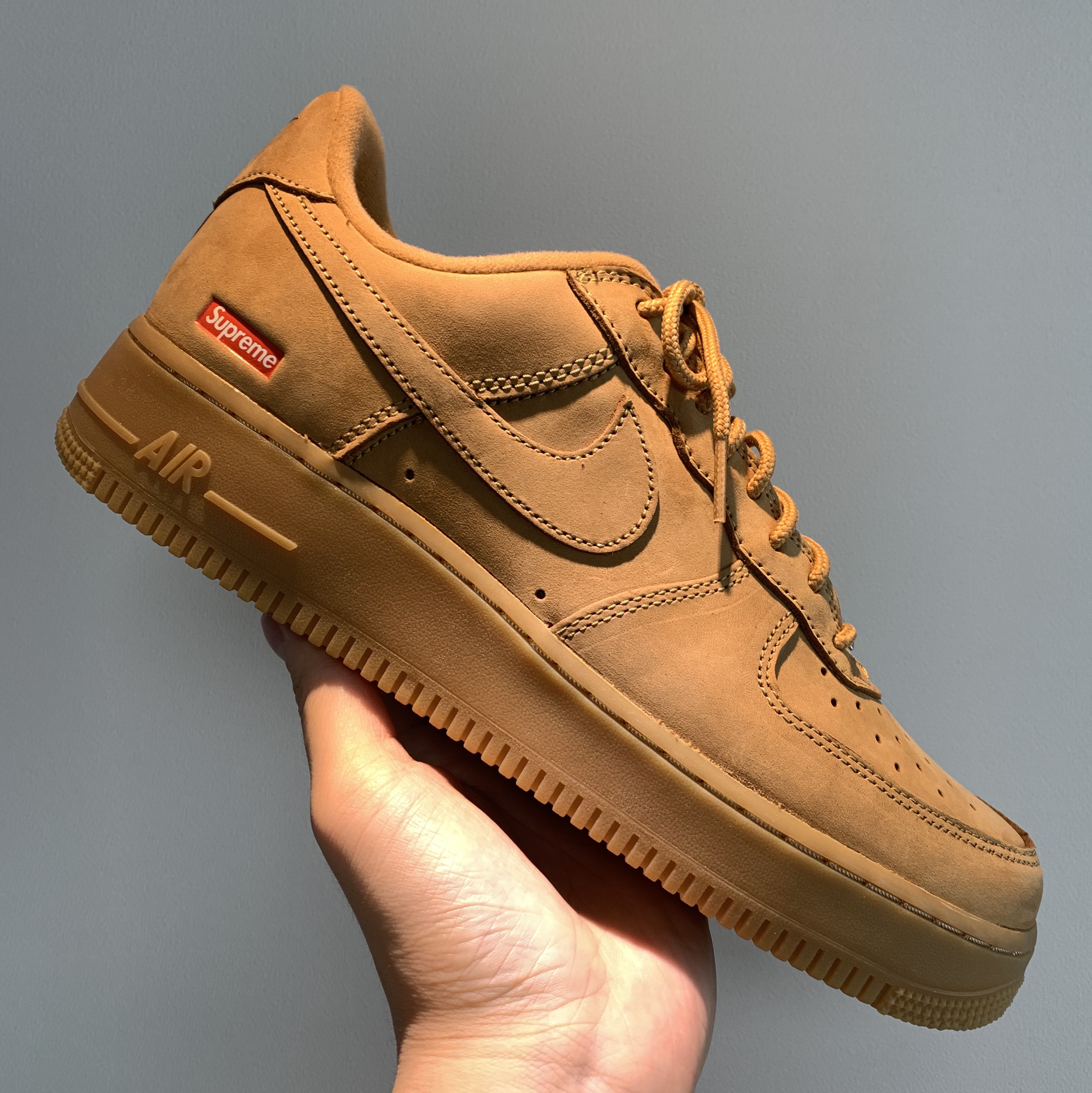 Nike x Supreme Air Force 1 Low Flax 착용 스타일