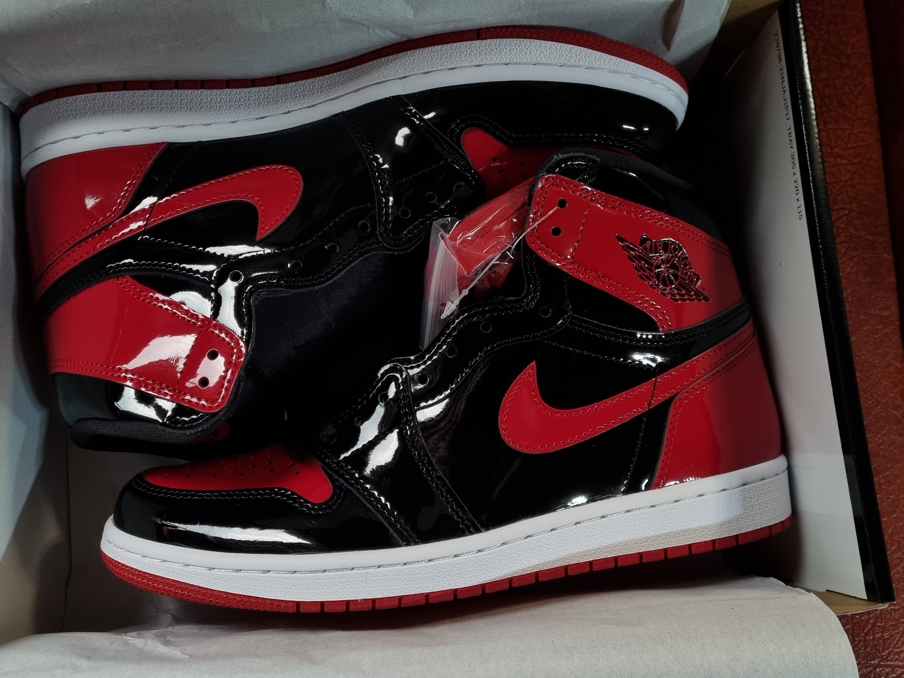 Jordan 1 Retro High OG Patent Bred 착용 스타일 - 2