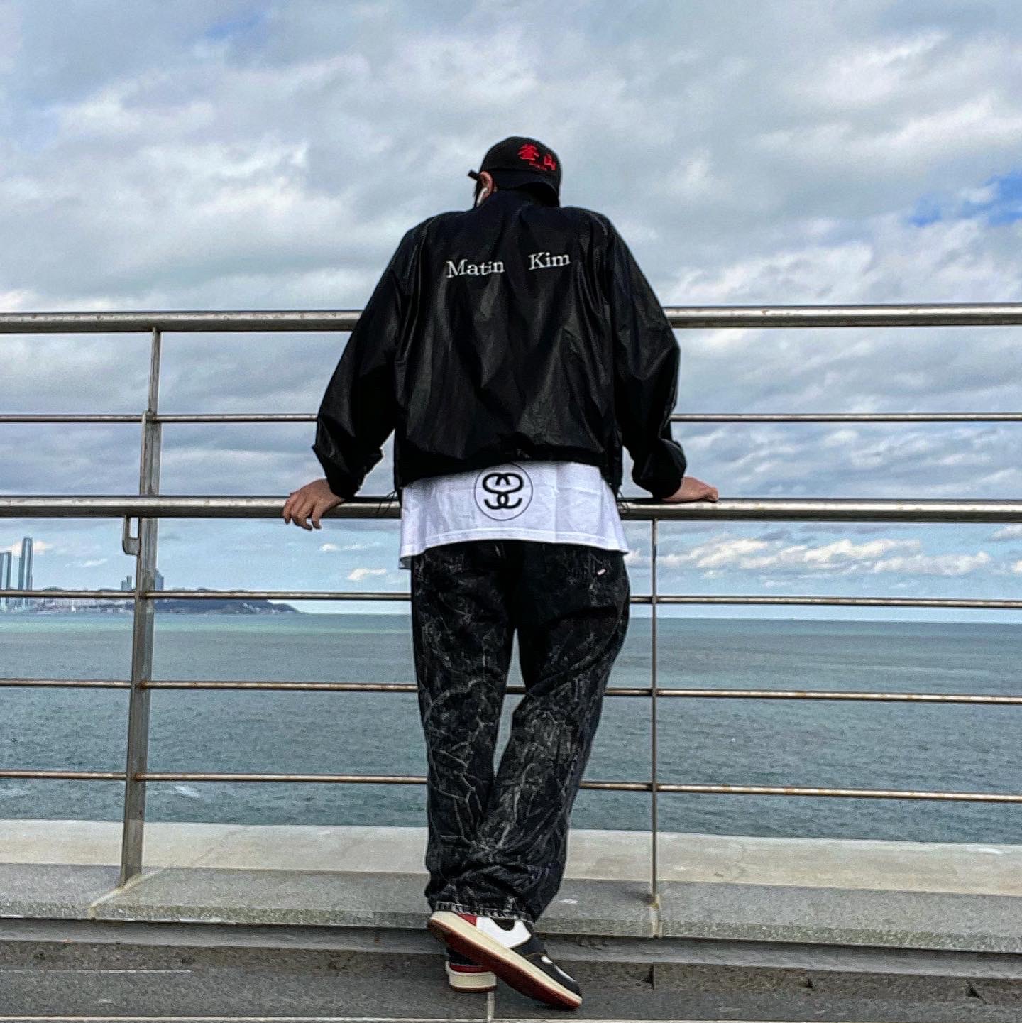 Jordan 1 x Union Retro High Black Toe, Stussy x Takahiromiyashita The Soloist 40 WT T-Shirt 착용 스타일 - 3
