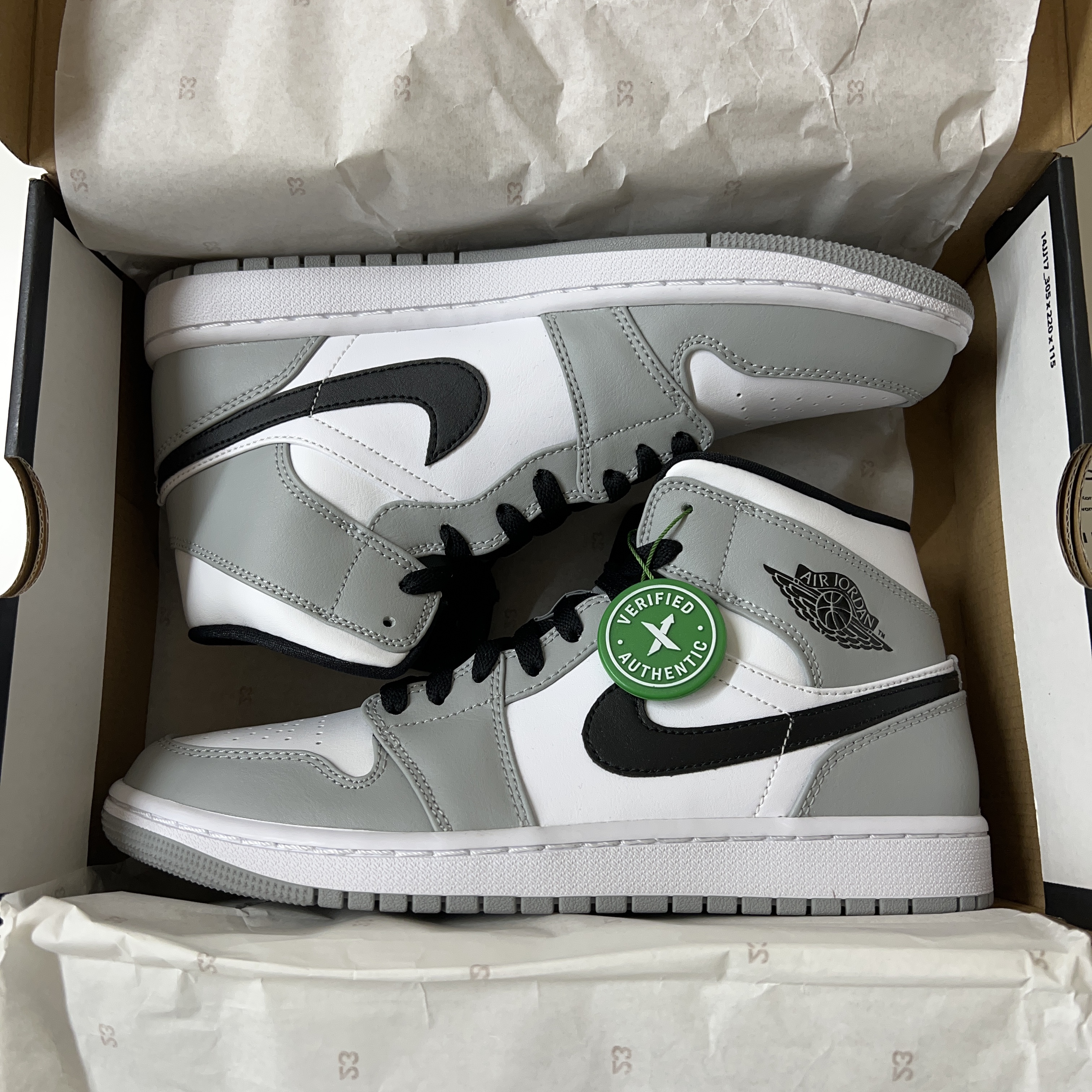 Jordan 1 Mid Light Smoke Grey 착용 스타일 - 2