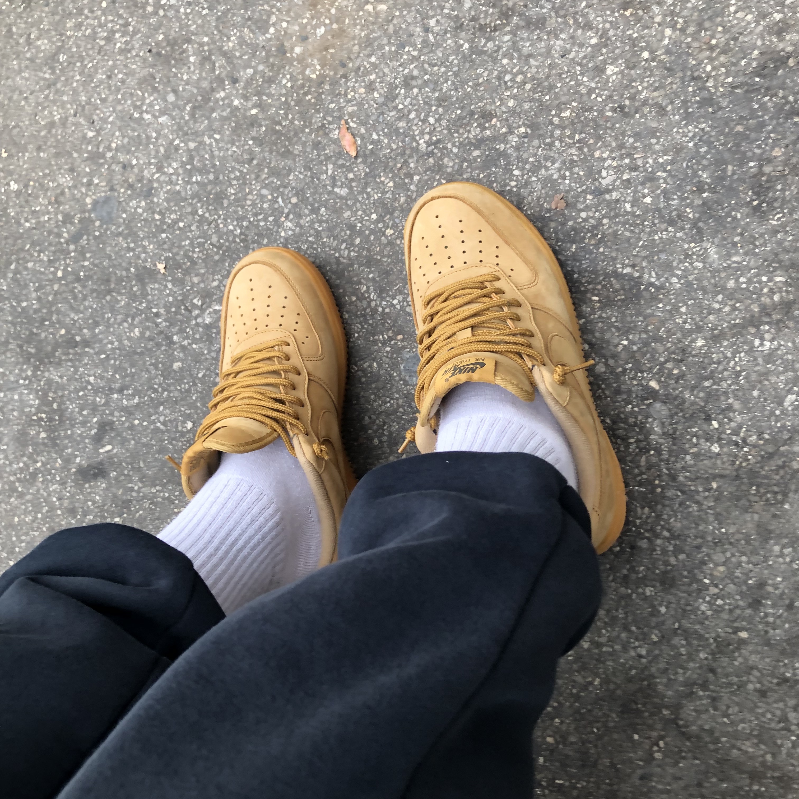 Nike Air Force 1 '07 WB Flax 착용 스타일 - 2