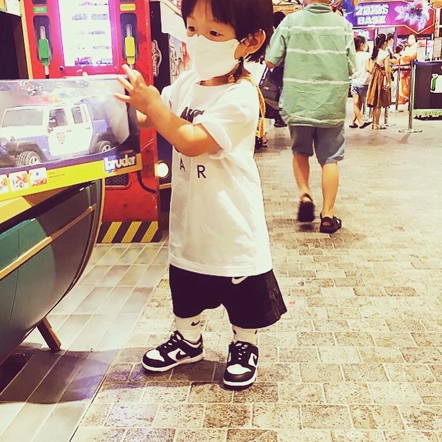 (Kids) Essentials Pull-Over Hoodie Cream - 21SS, (Kids) Essentials Sweatpants Cream - 21SS 착용 스타일 - 2
