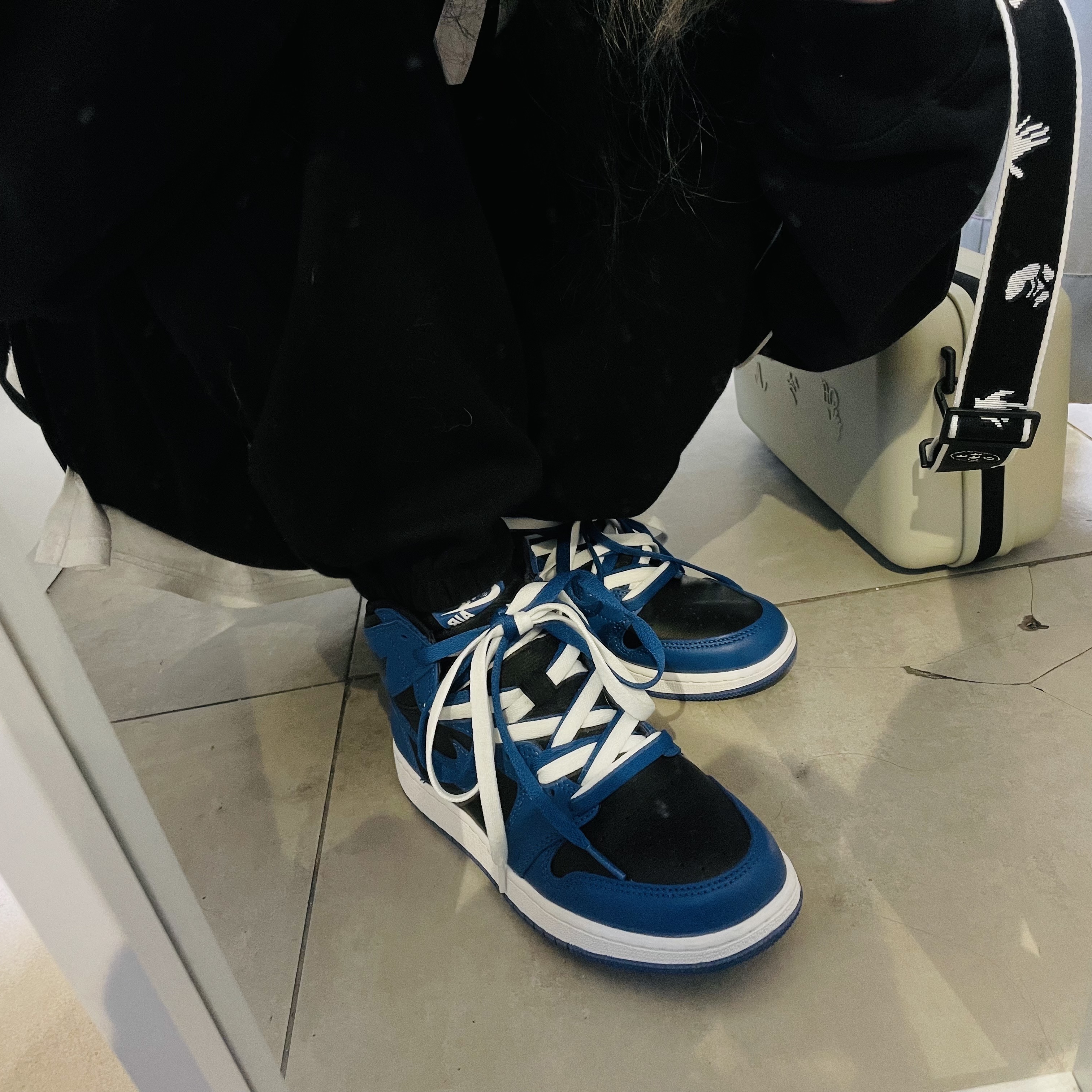 Jordan 1 Retro High OG Dark Marina Blue, (GS) Jordan 1 Retro High OG Dark Marina Blue 착용 스타일 - 2