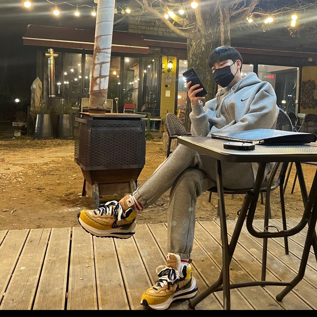 Nike x Sacai x Jean Paul Gaultier VaporWaffle Sesame Blue Void 착용 스타일
