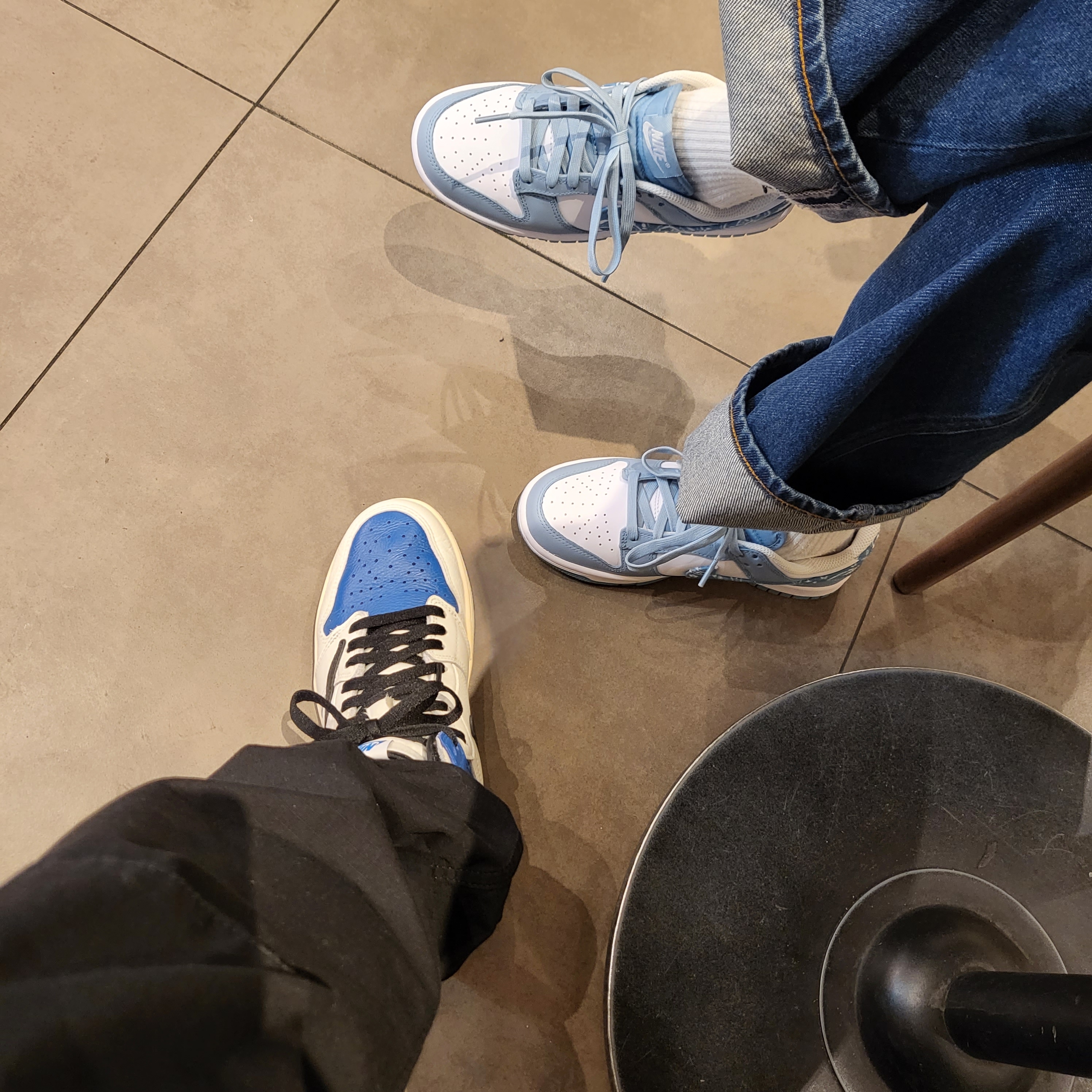 Jordan 1 x Travis Scott x Fragment Retro High OG SP Military Blue, (W) Nike Dunk Low Essential Blue Paisley 착용 스타일