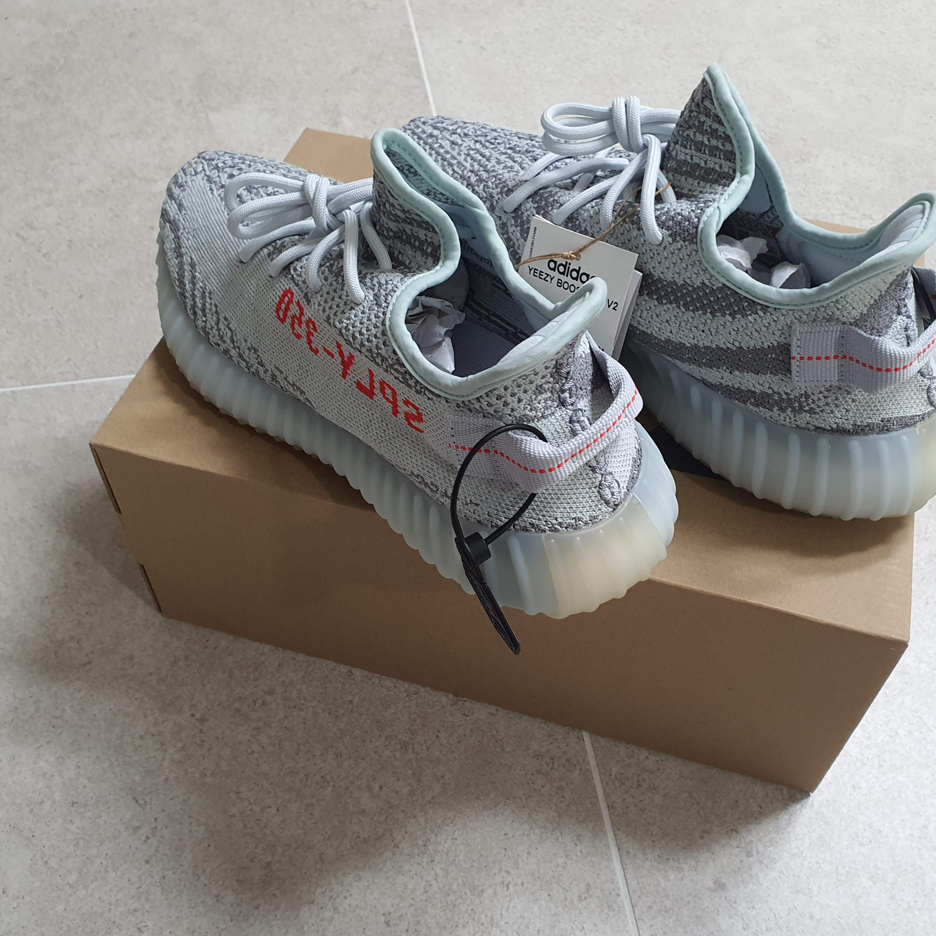 Adidas Yeezy Boost 350 V2 Blue Tint 2017 착용 스타일
