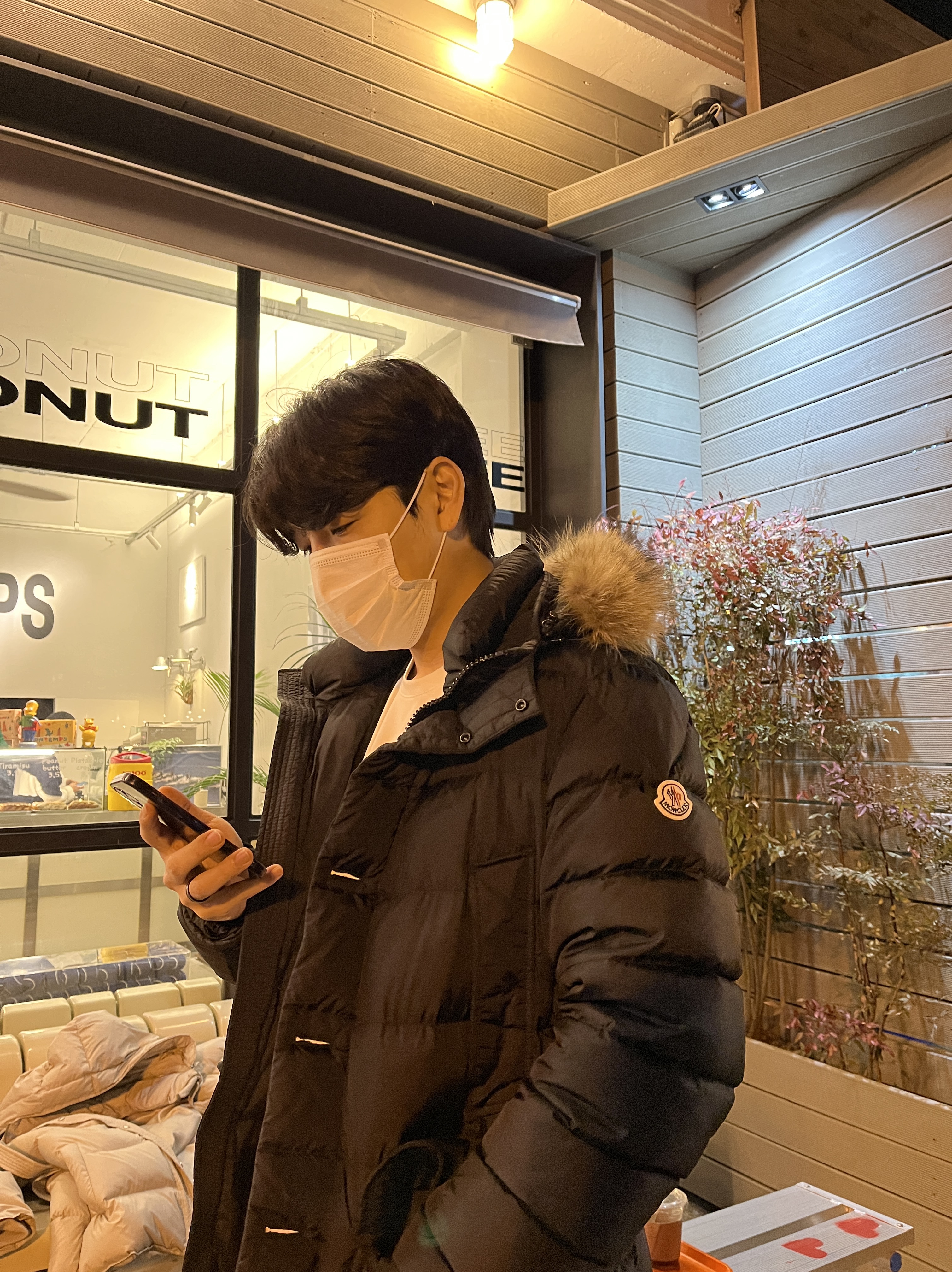 Moncler Cluny Long Down Jacket Black - 21FW, Nike x Peaceminusone Kwondo1 White 착용 스타일 - 2