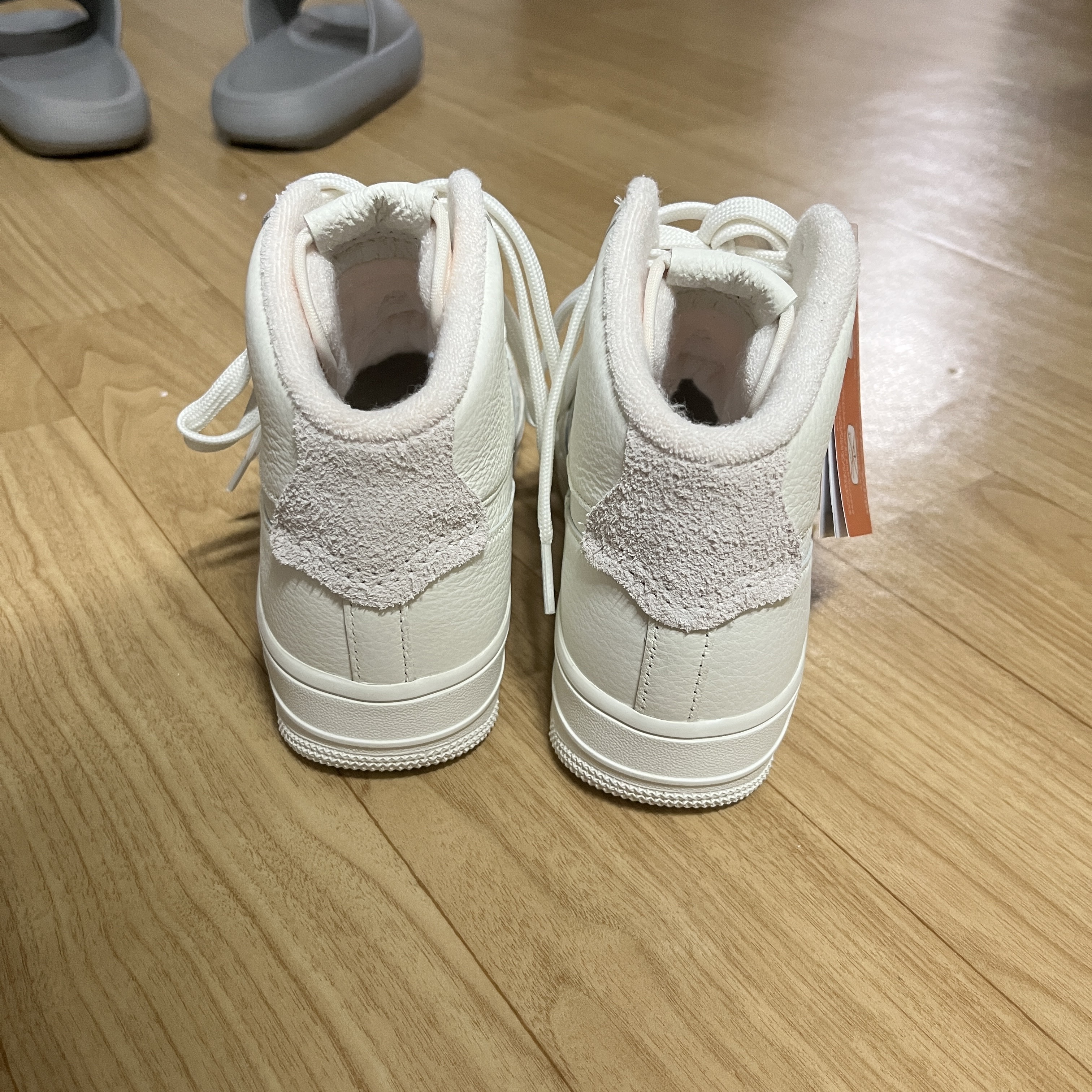 (W) Nike Air Force 1 High Sculpt Sail 착용 스타일 - 2