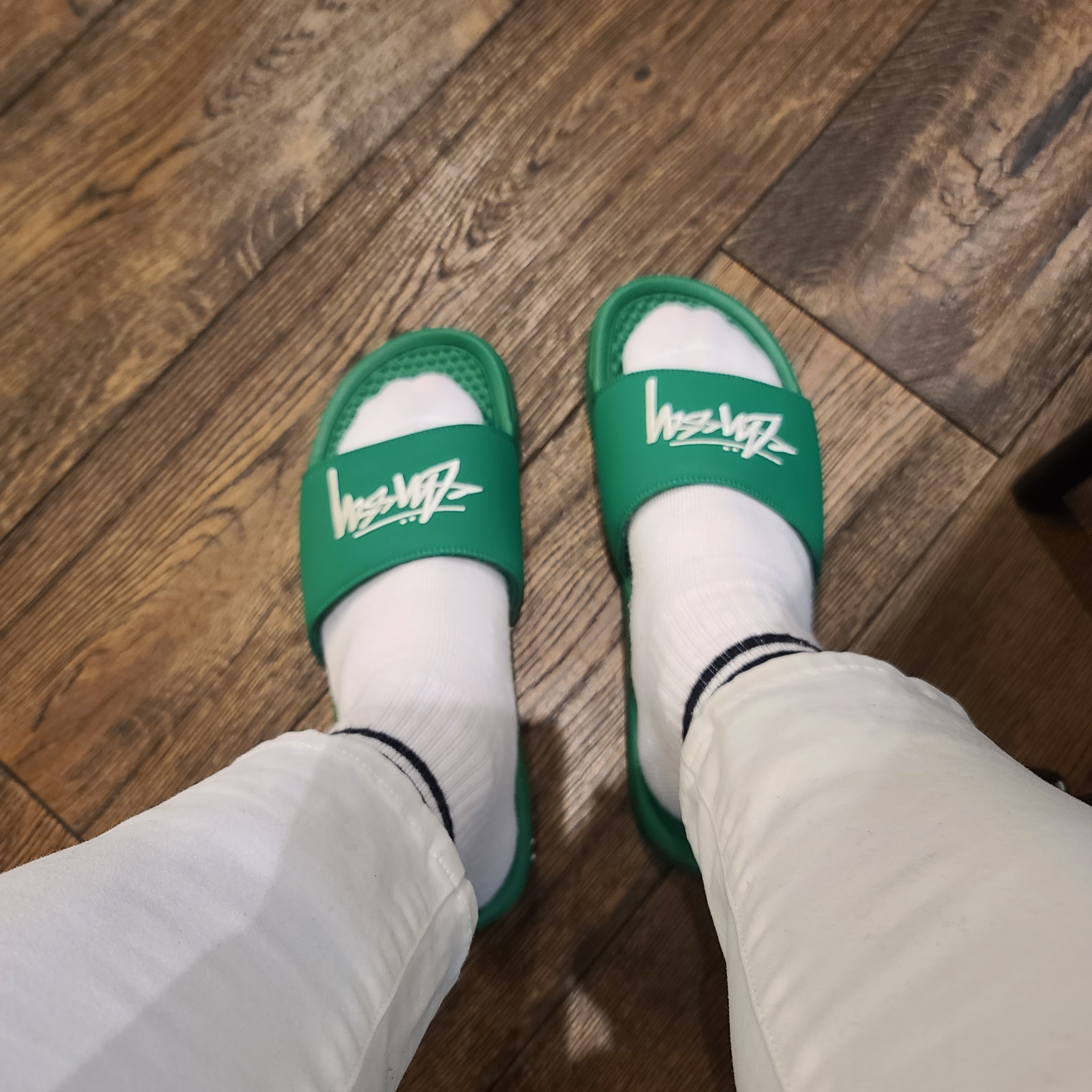 Nike x Stussy Benassi Slide Pine Green 착용 스타일 - 1