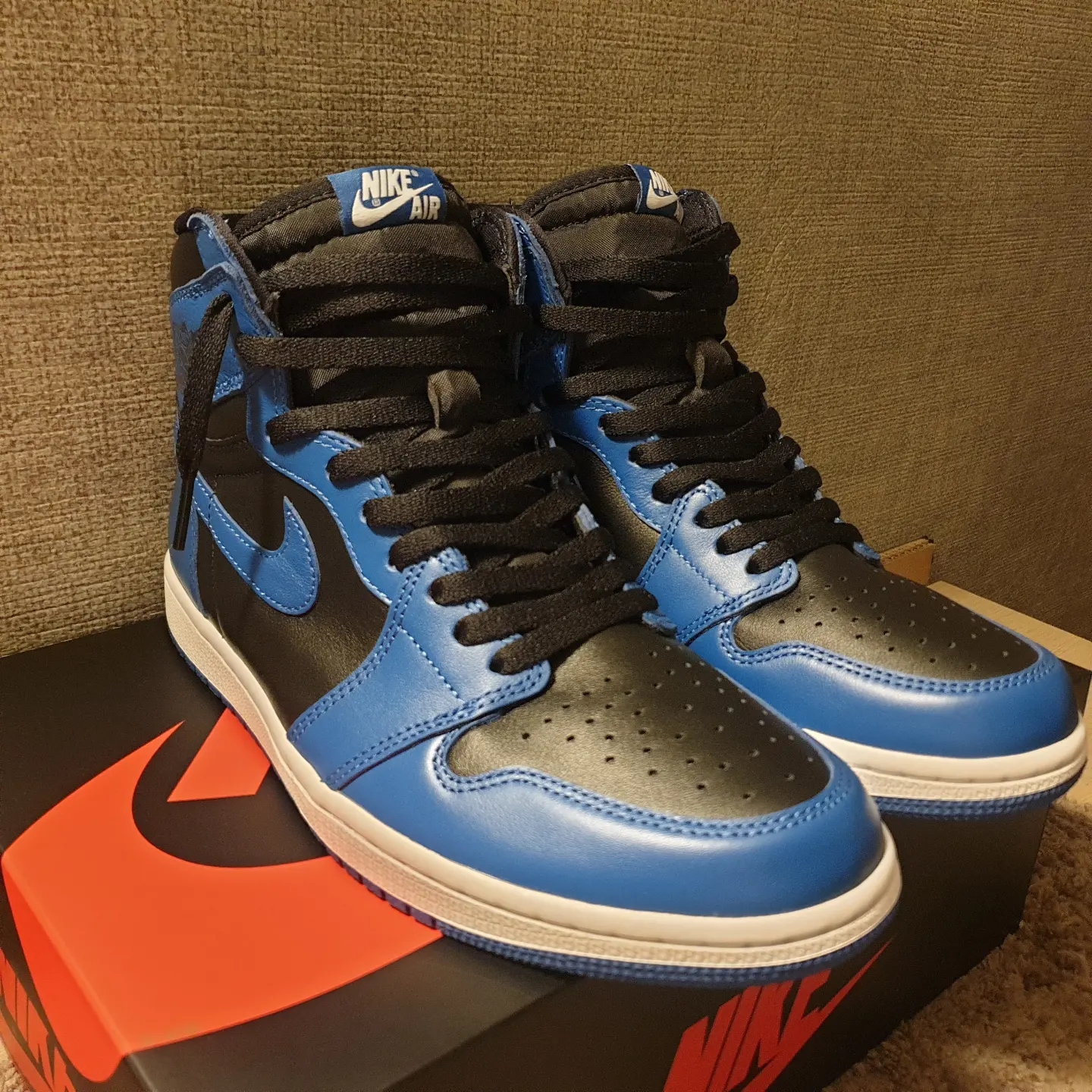 Jordan 1 Retro High OG Dark Marina Blue 착용 스타일 - 1