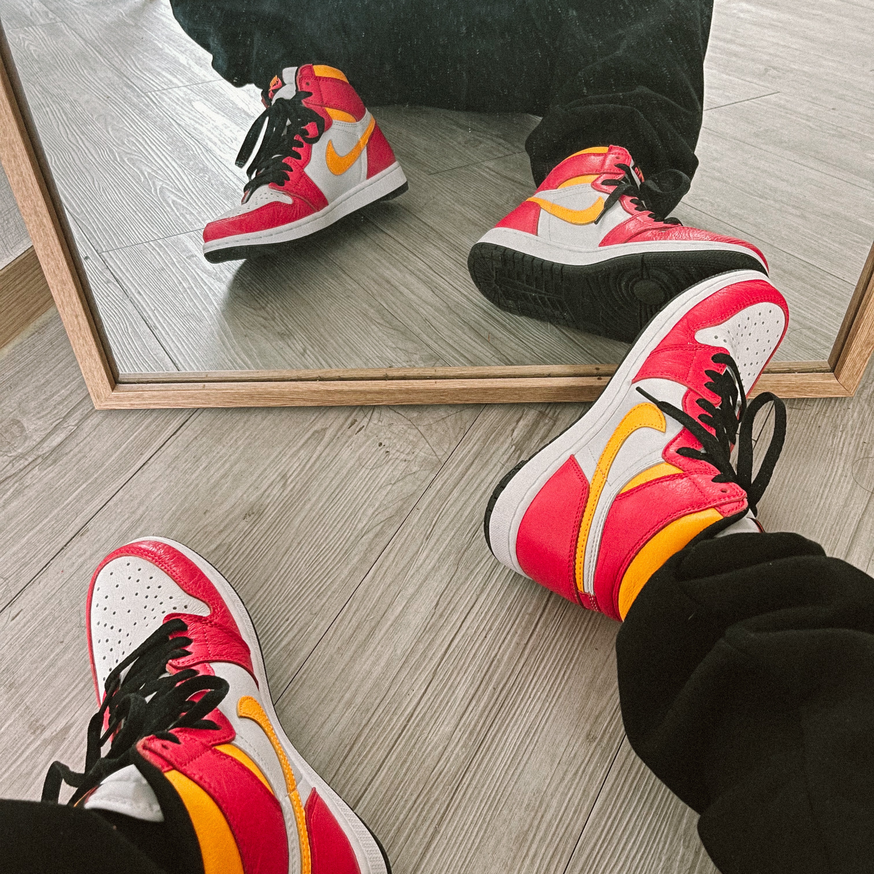 Jordan 1 Retro High OG Light Fusion Red 착용 스타일