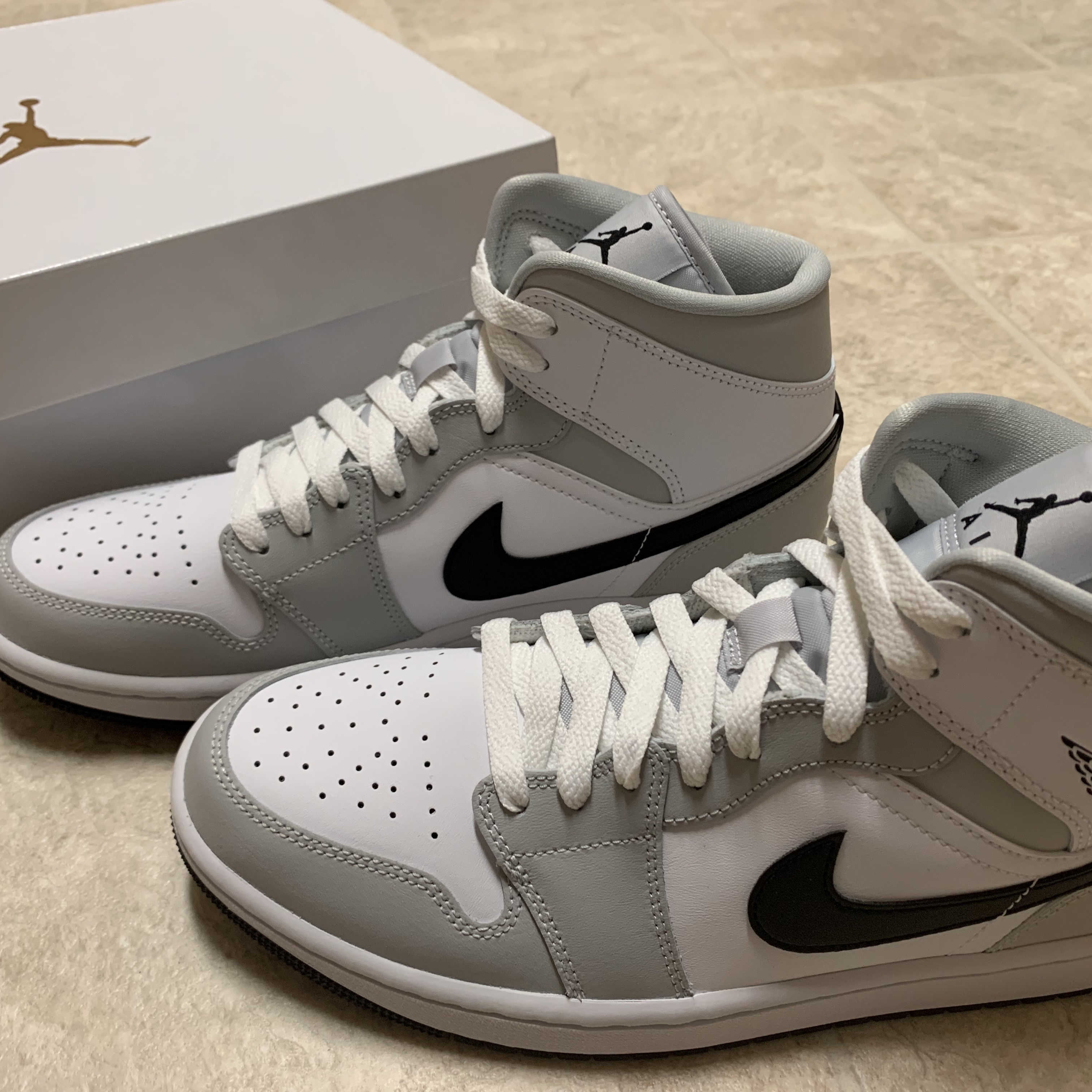 (W) Jordan 1 Mid Grey Fog 착용 스타일