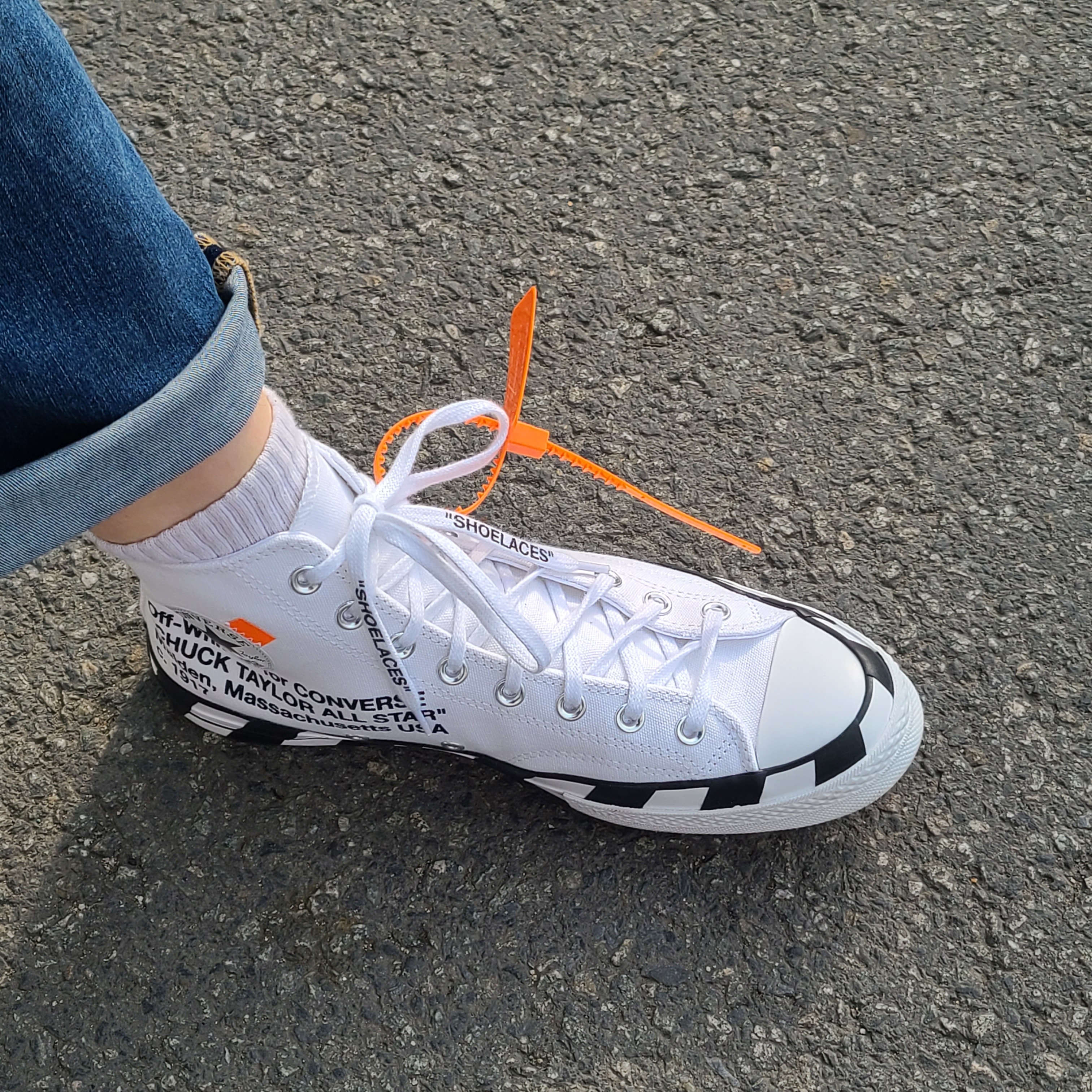 Converse x Off-White Chuck 70 High V2 2021 착용 스타일 - 2